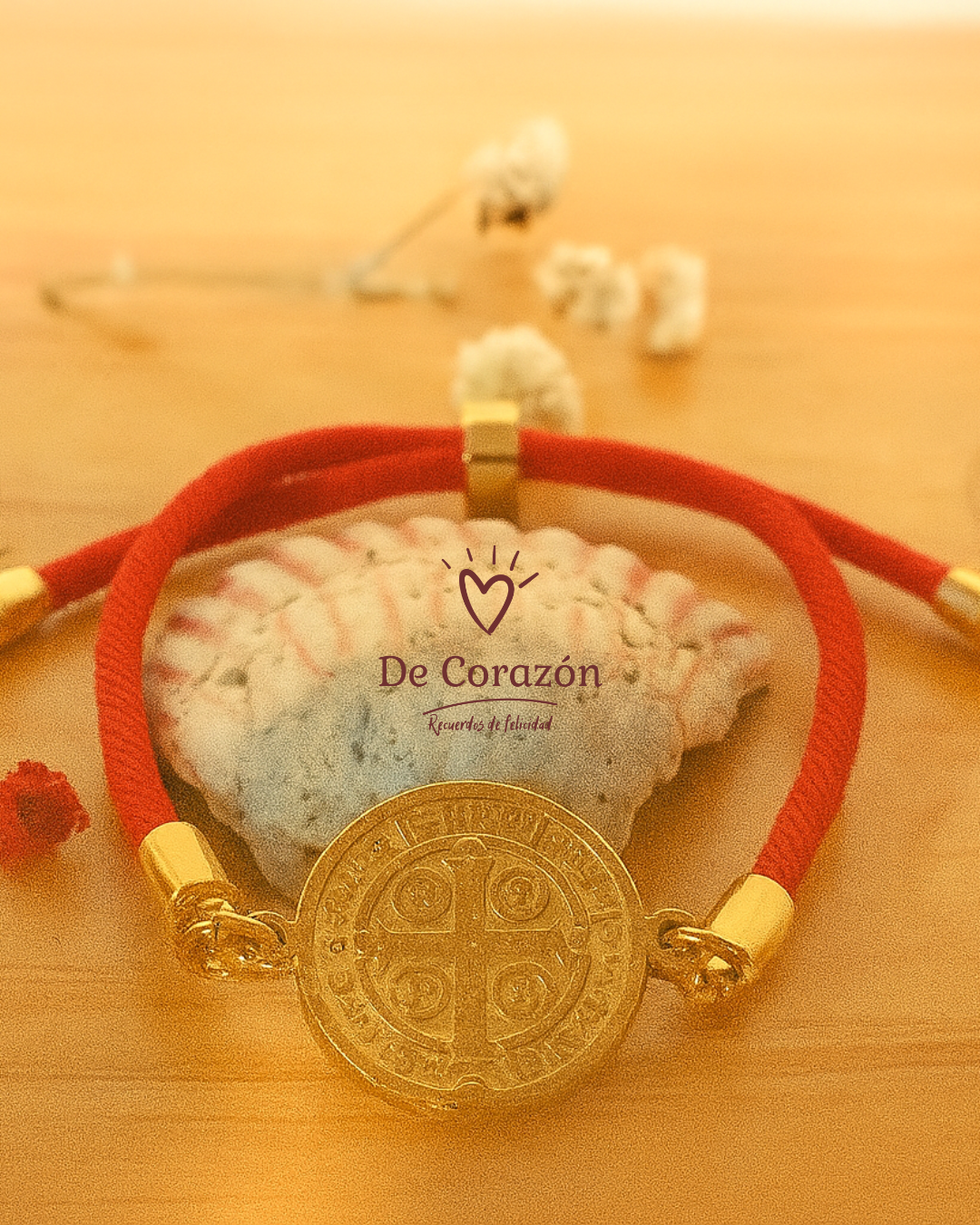 Pulsera de la suerte con medalla de San Benito