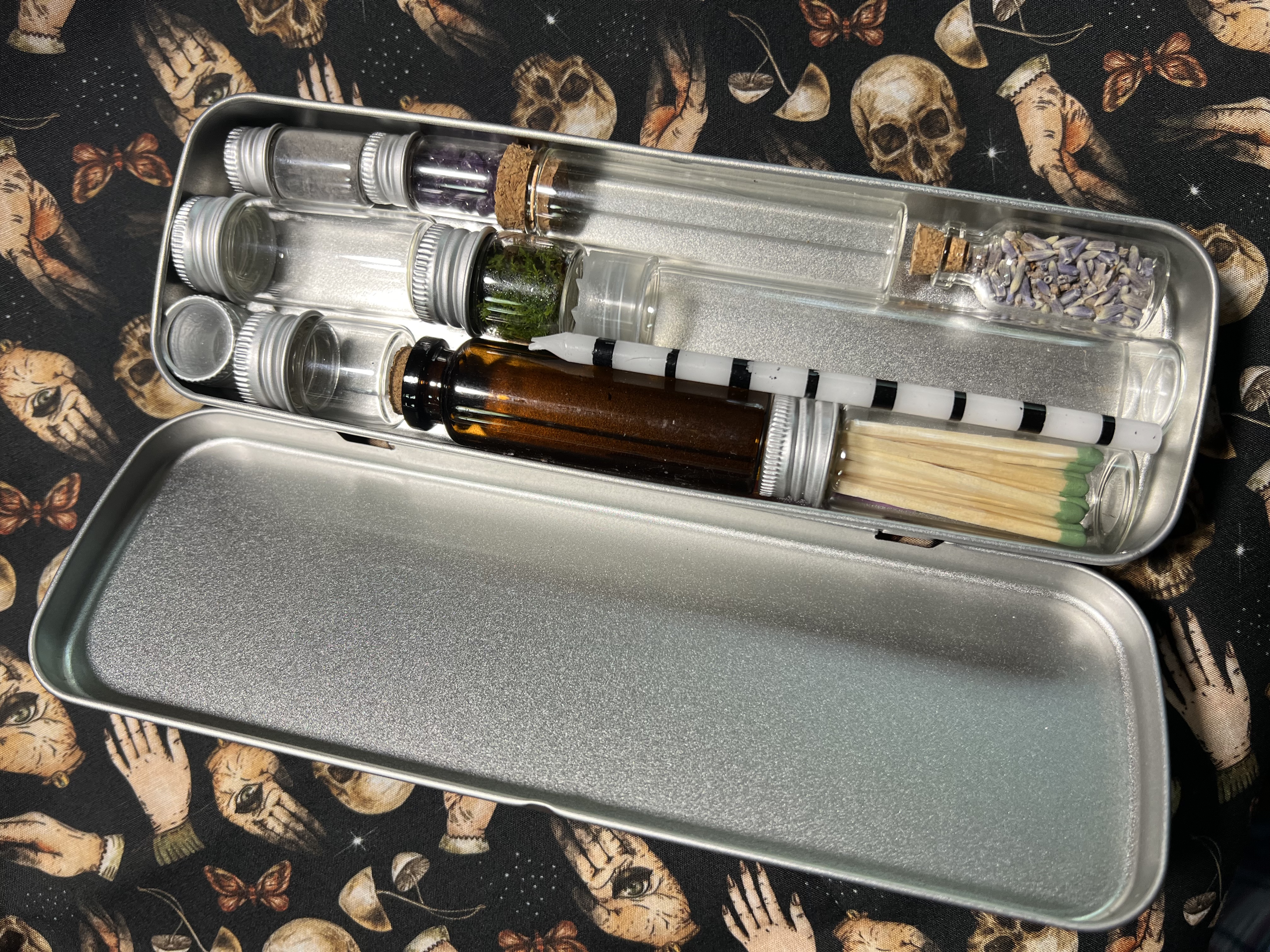 Travel Witch Tin Kit