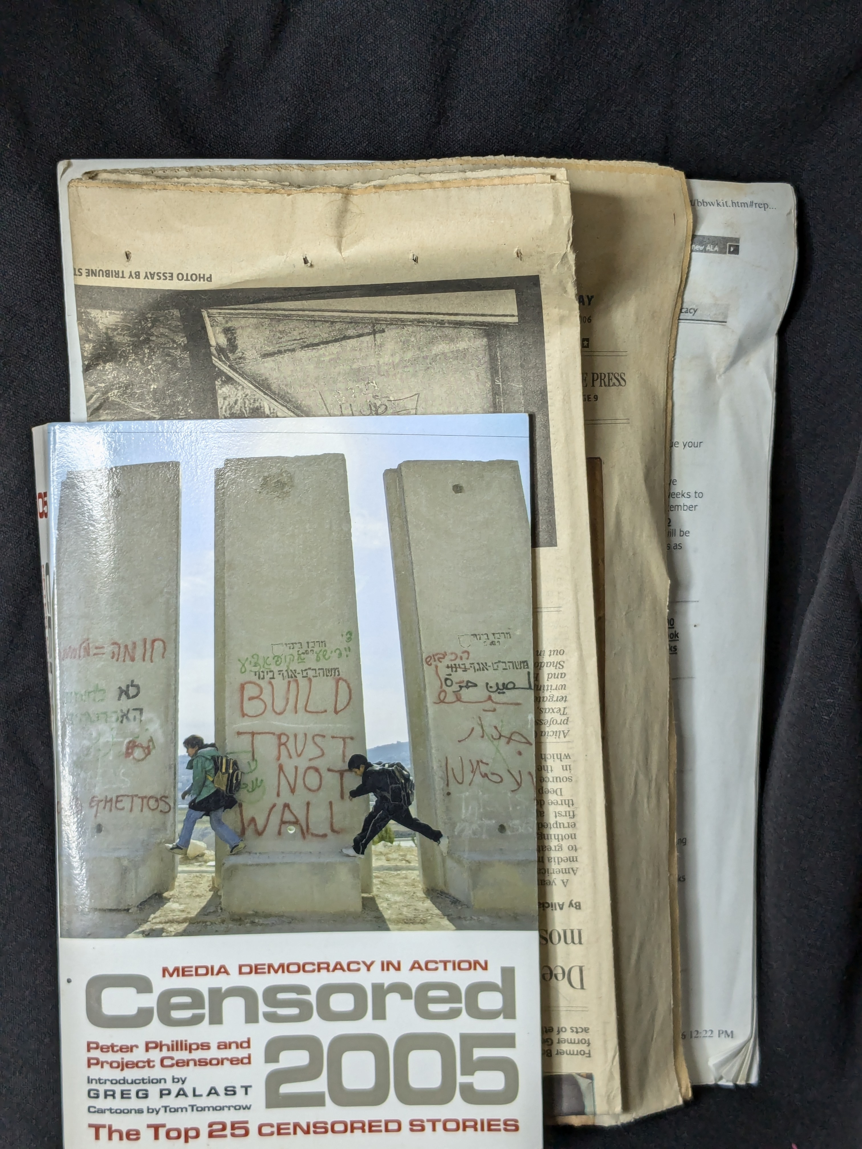 Censored 2005: The Top 25 Censored Stories by Peter Phillips and Project Censored (2004)