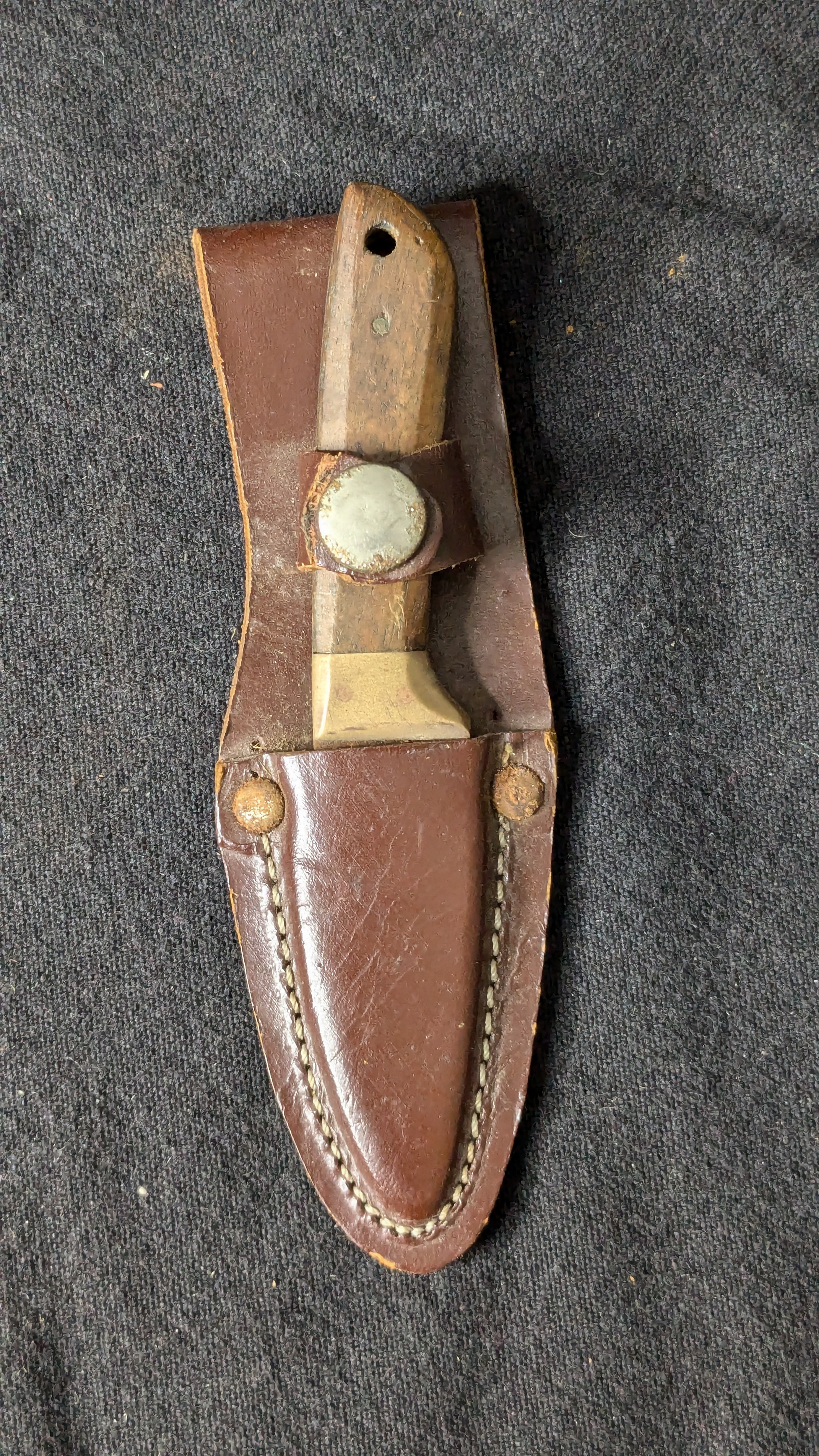 Knife with Leather Sheath