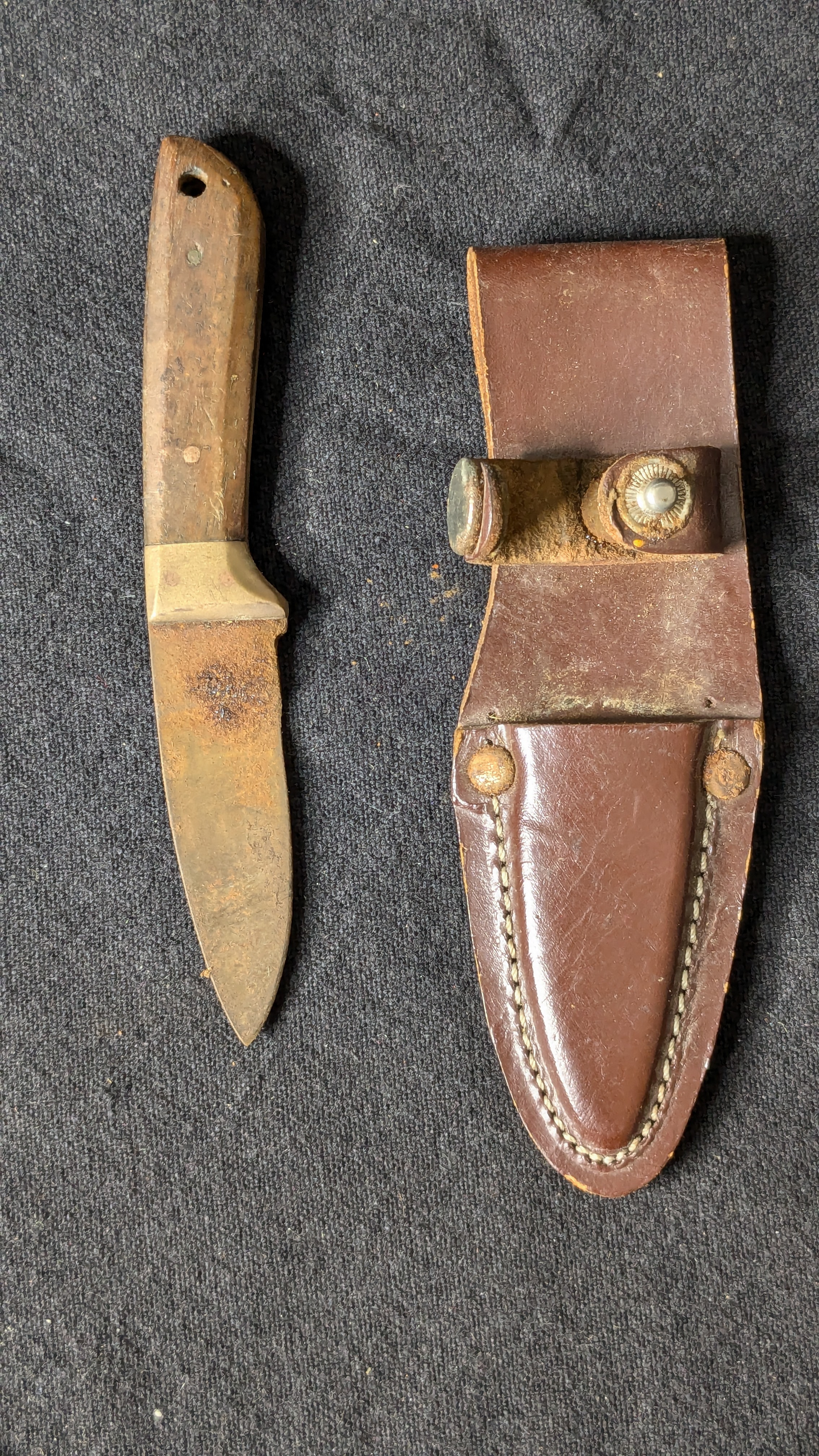 Knife with Leather Sheath