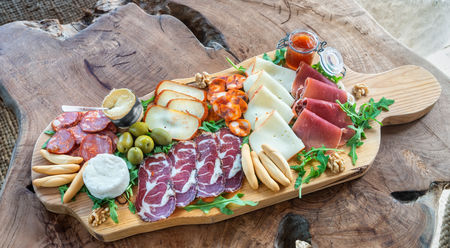 Savourez une planche gourmande aux saveurs locales