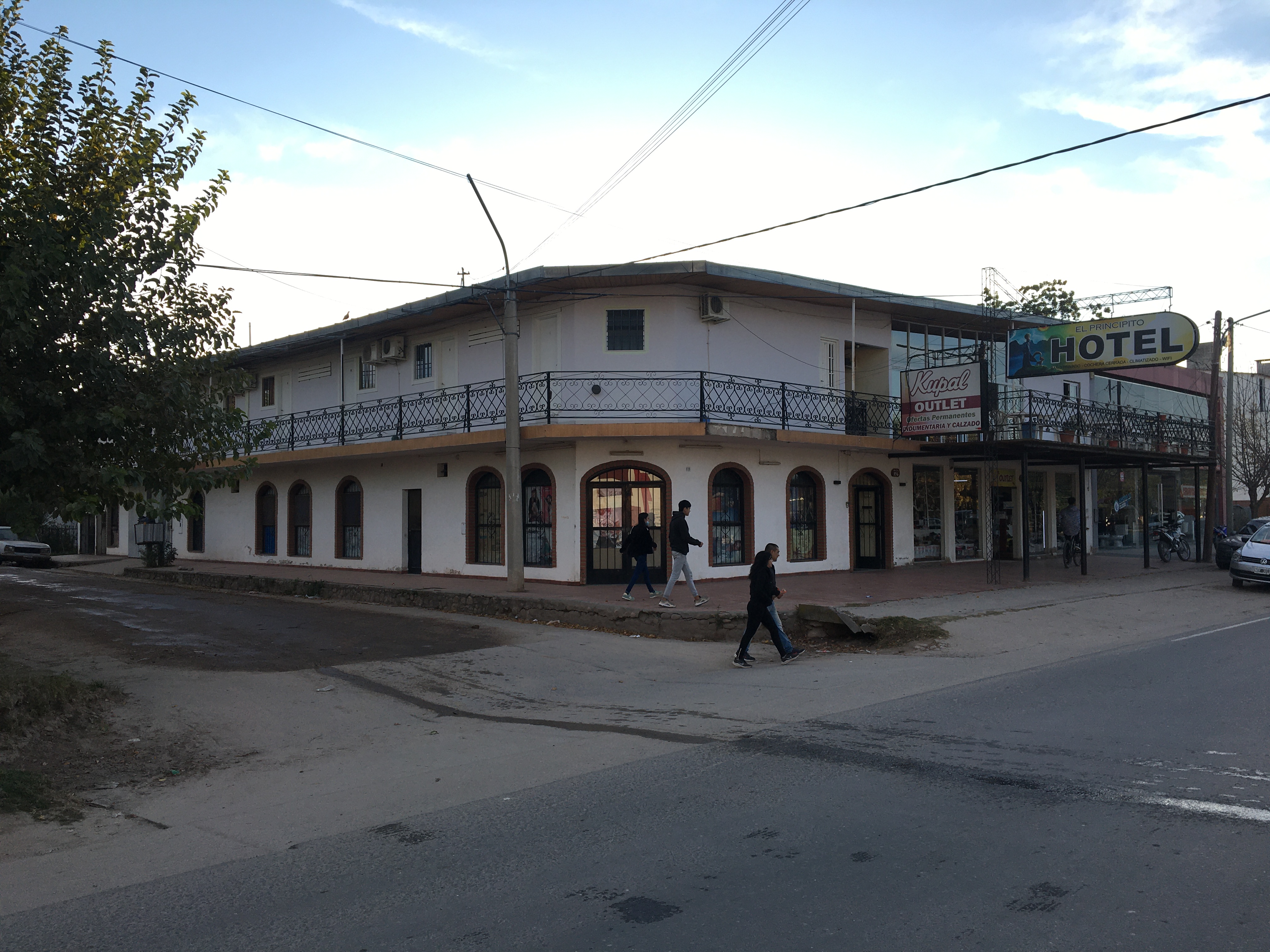 Villa Cura Brochero - Dos Locales Comerciales y Hosteria