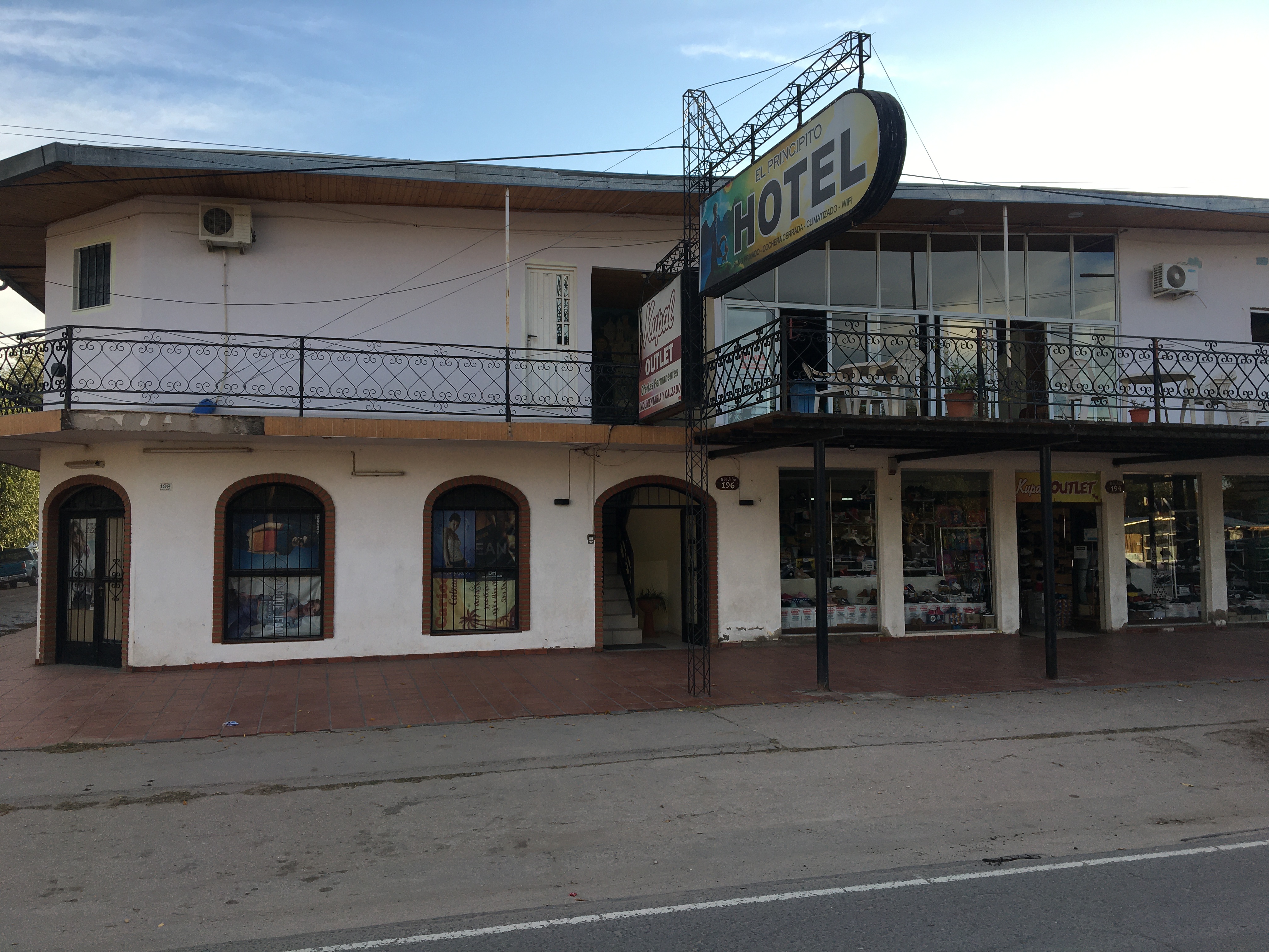 Villa Cura Brochero - Dos Locales Comerciales y Hosteria