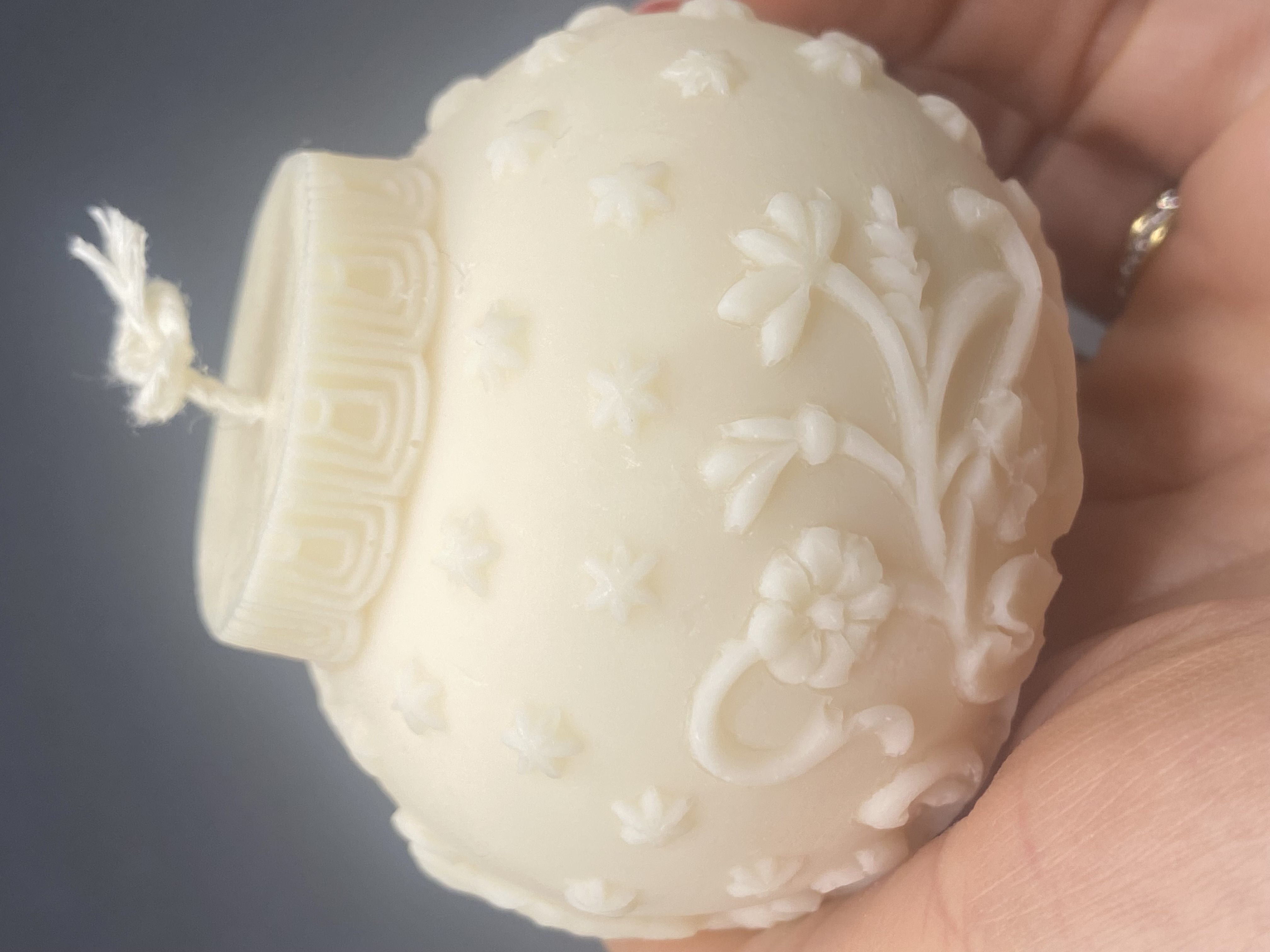 Crèche en boule de Noël