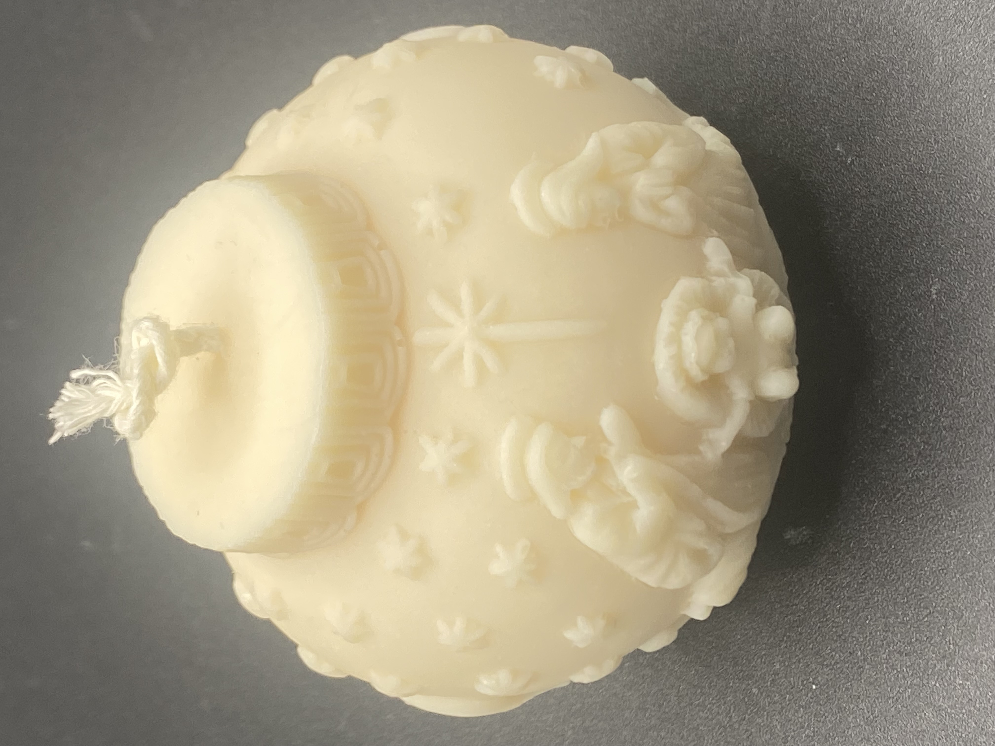 Crèche en boule de Noël