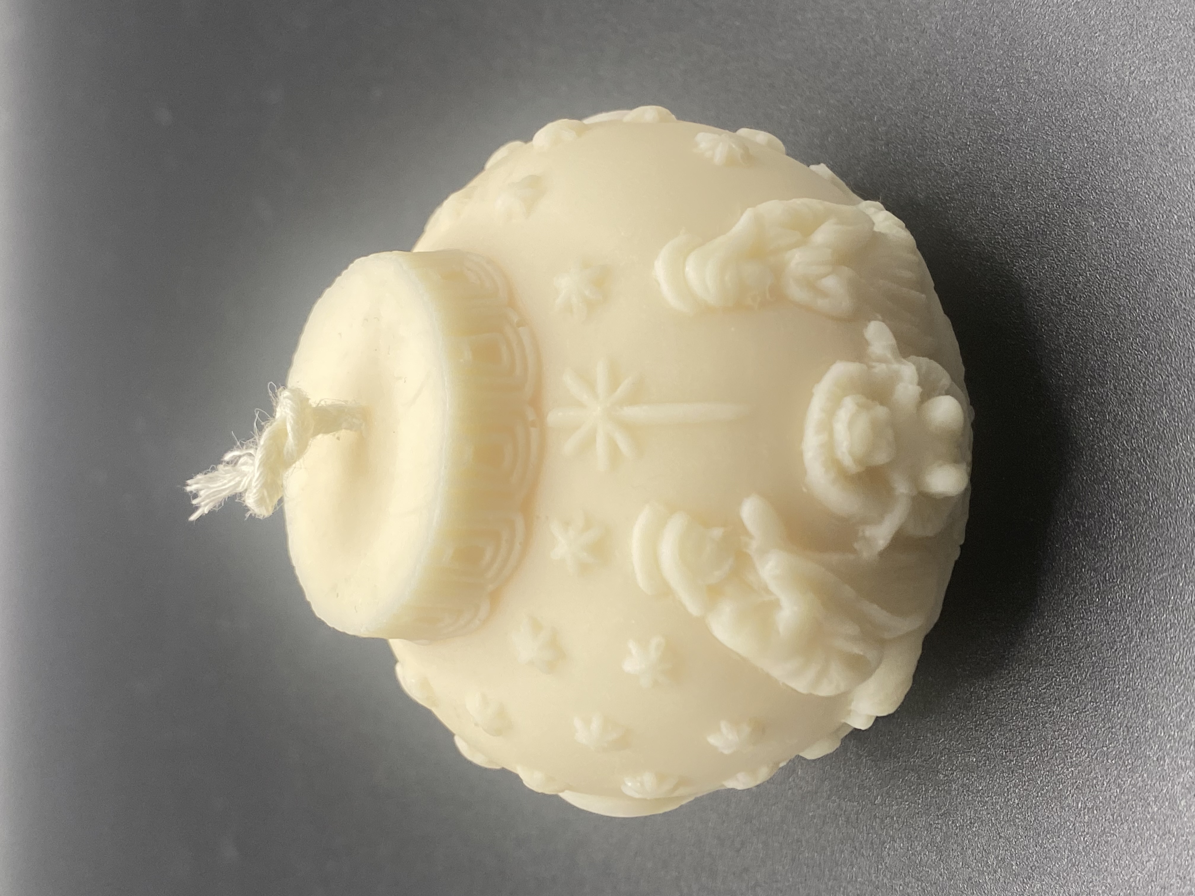 Crèche en boule de Noël