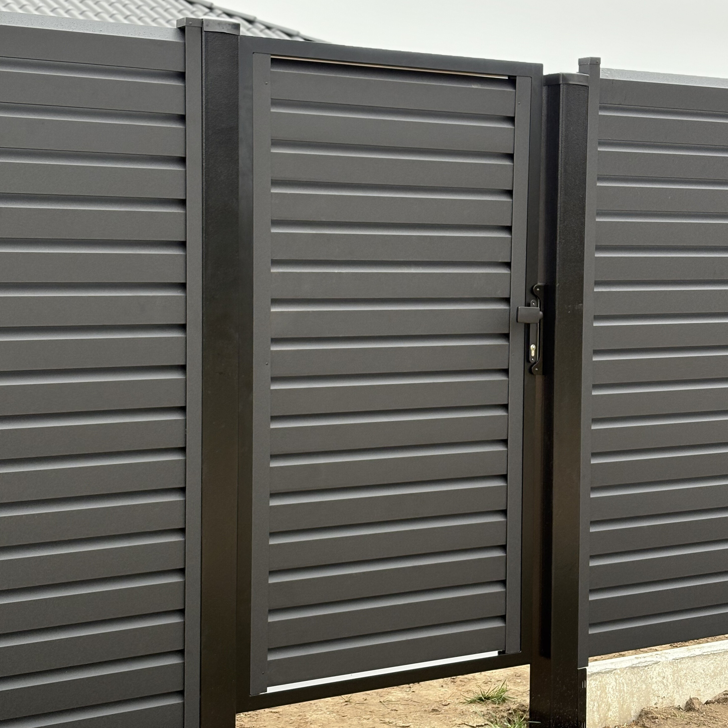 Aliuminiai kiemo varteliai