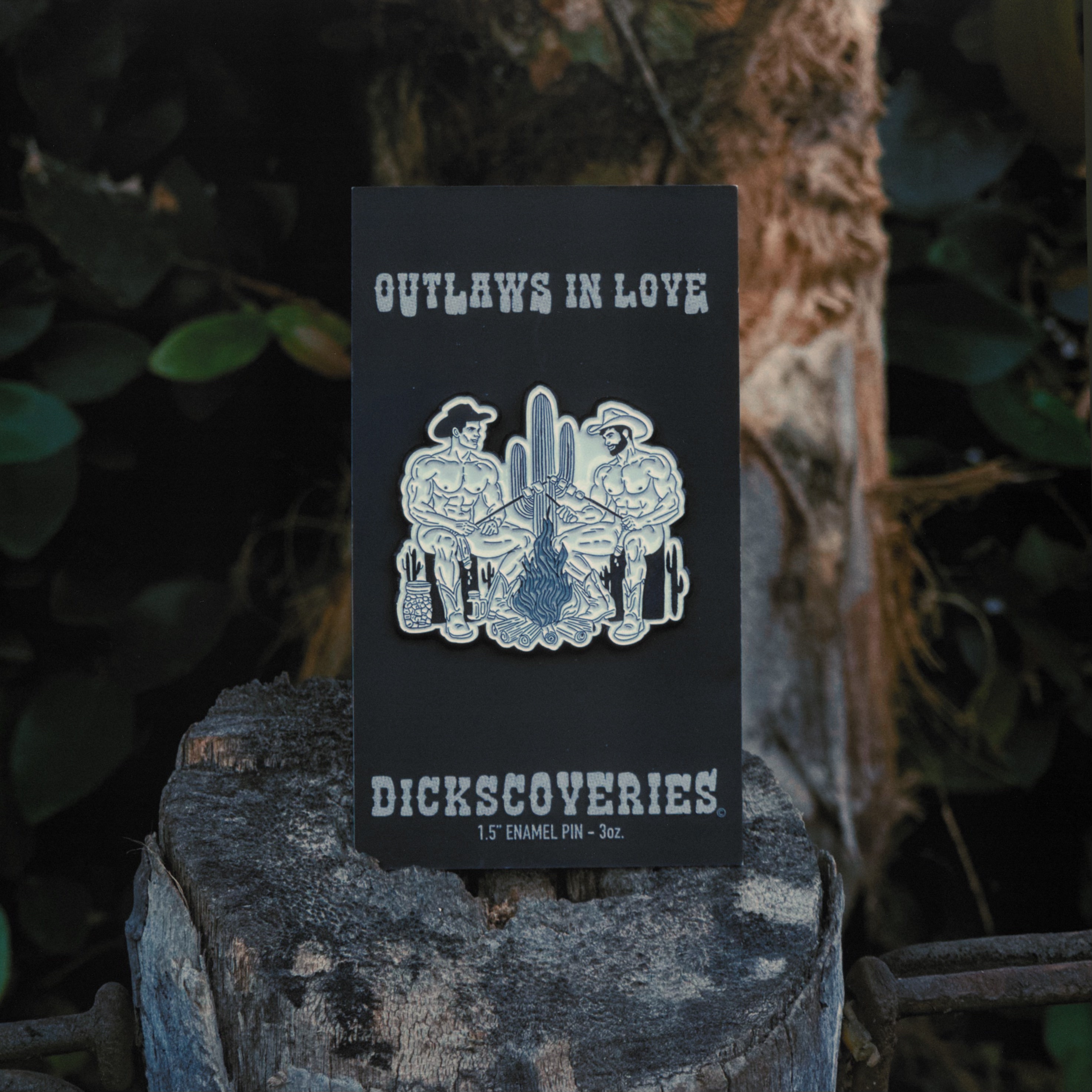 "Outlaws in Love" 1.5" Pin