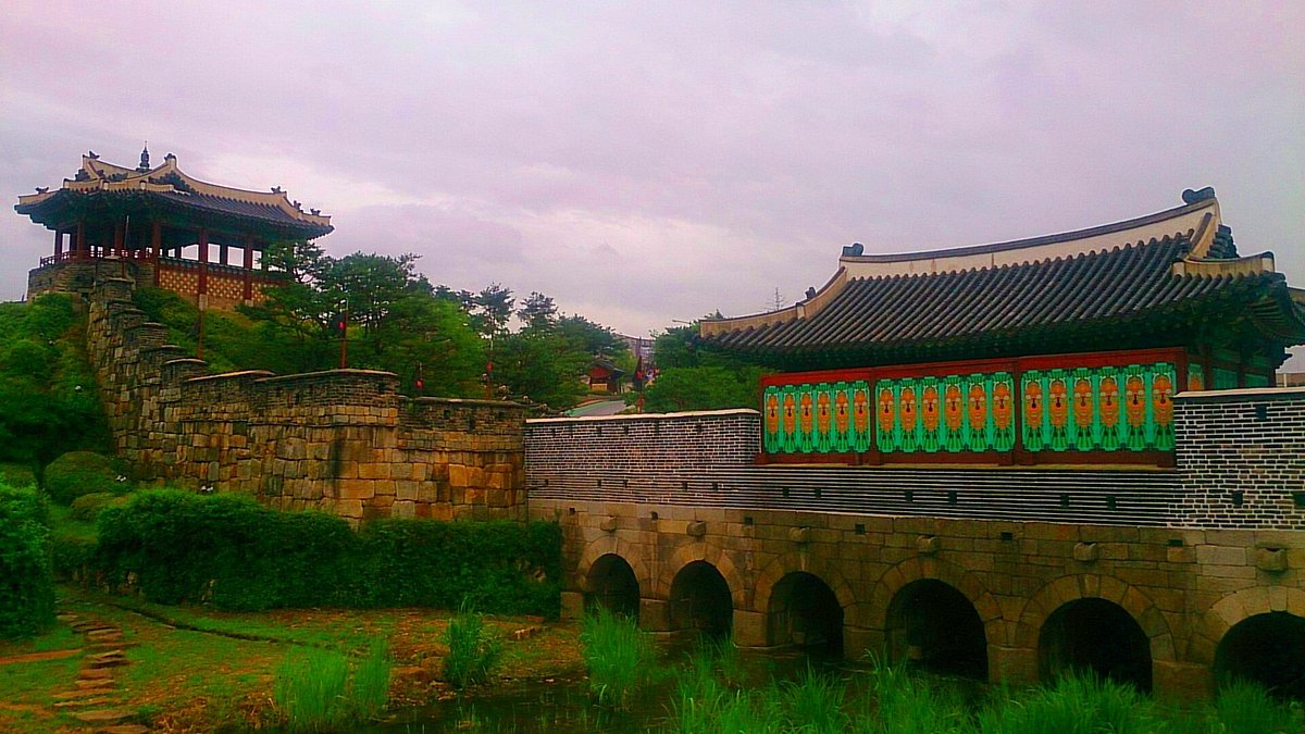   One-Day Private Vehicle Tour from Seoul to Suwon