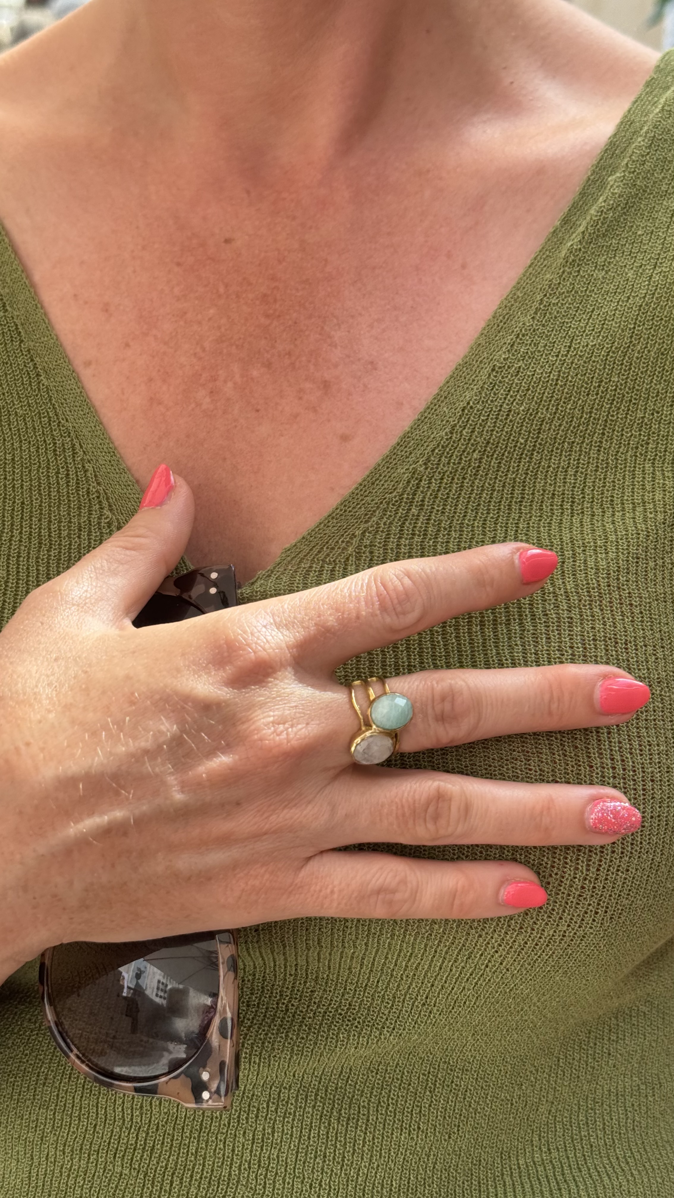 DOBLE SWEET : 2 cut gemstone ring in brass