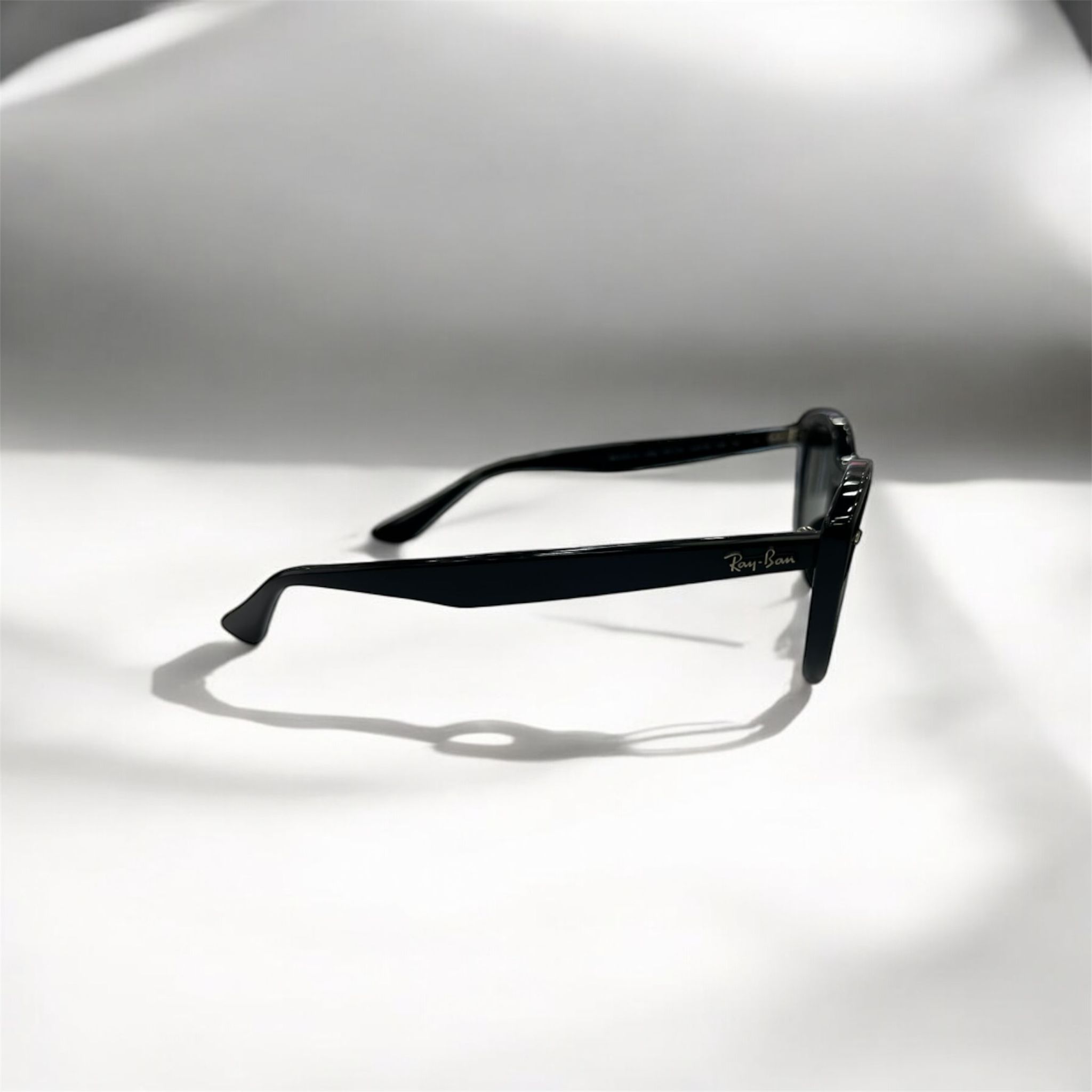RAY-BAN KADIN GÜNEŞ GÖZLÜĞÜ