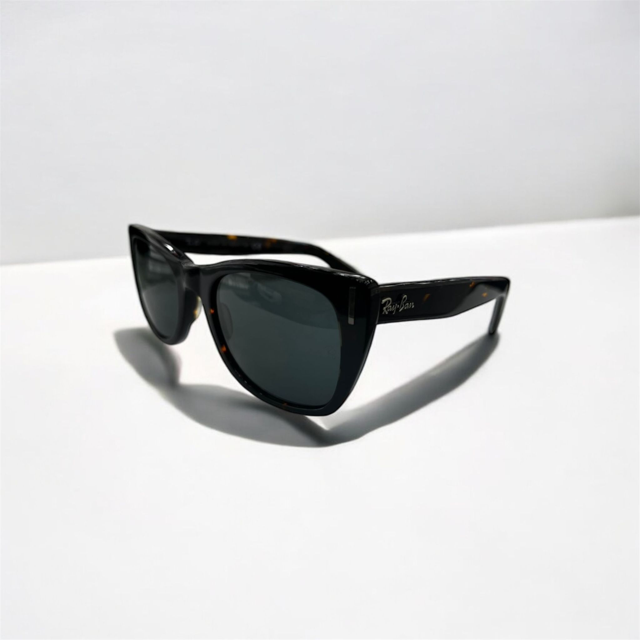 RAY-BAN KADIN GÜNEŞ GÖZLÜĞÜ