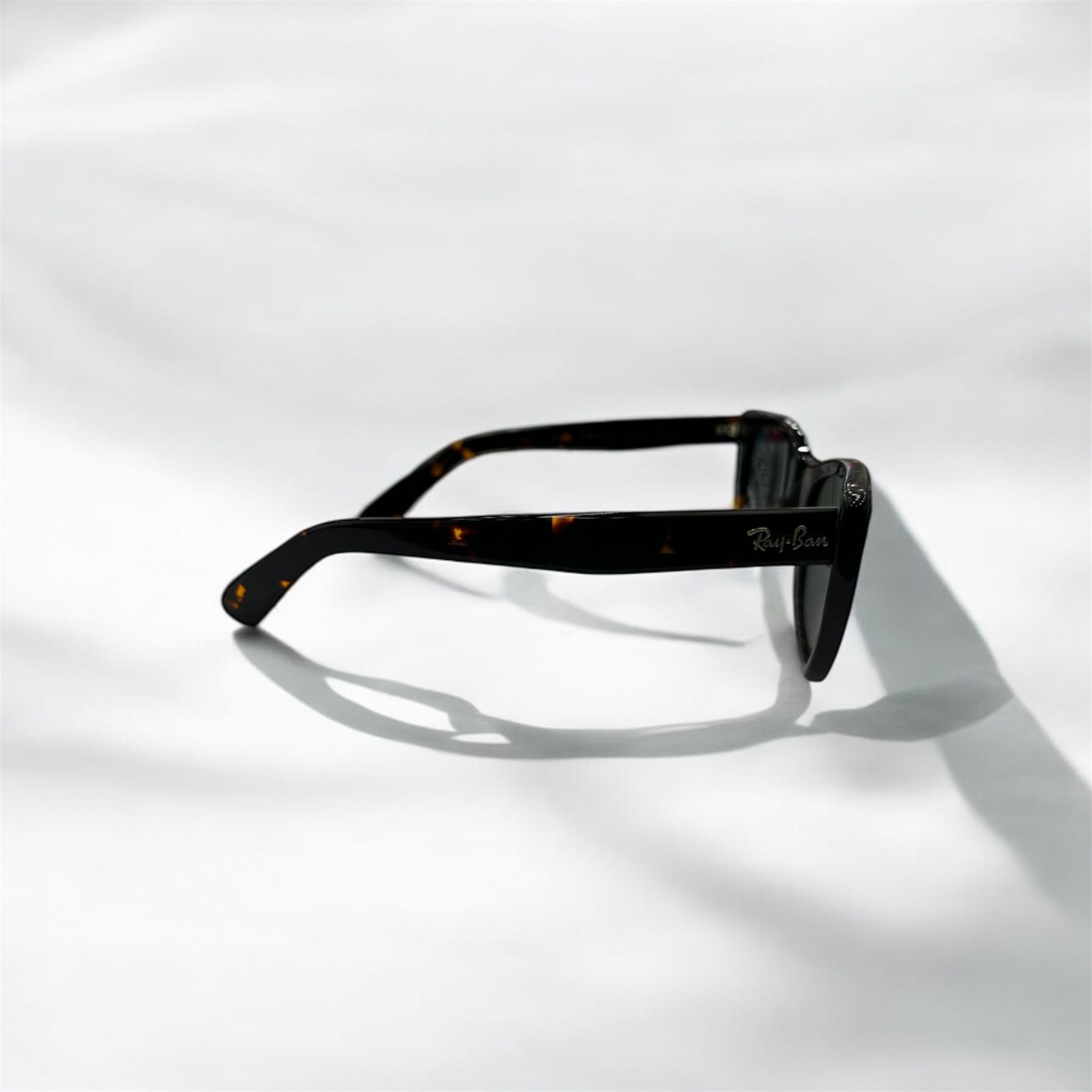 RAY-BAN KADIN GÜNEŞ GÖZLÜĞÜ