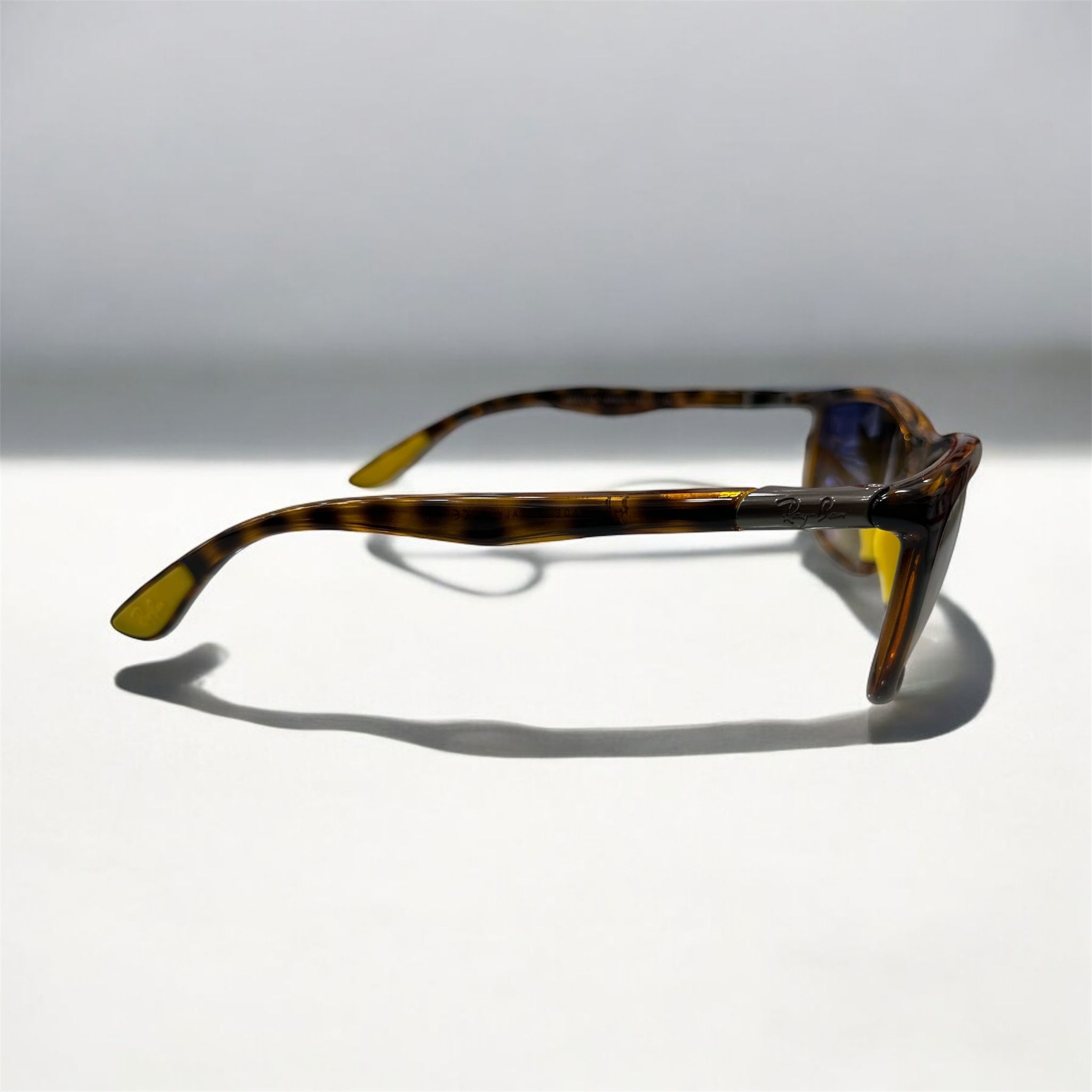 RAY-BAN KADIN GÜNEŞ GÖZLÜĞÜ