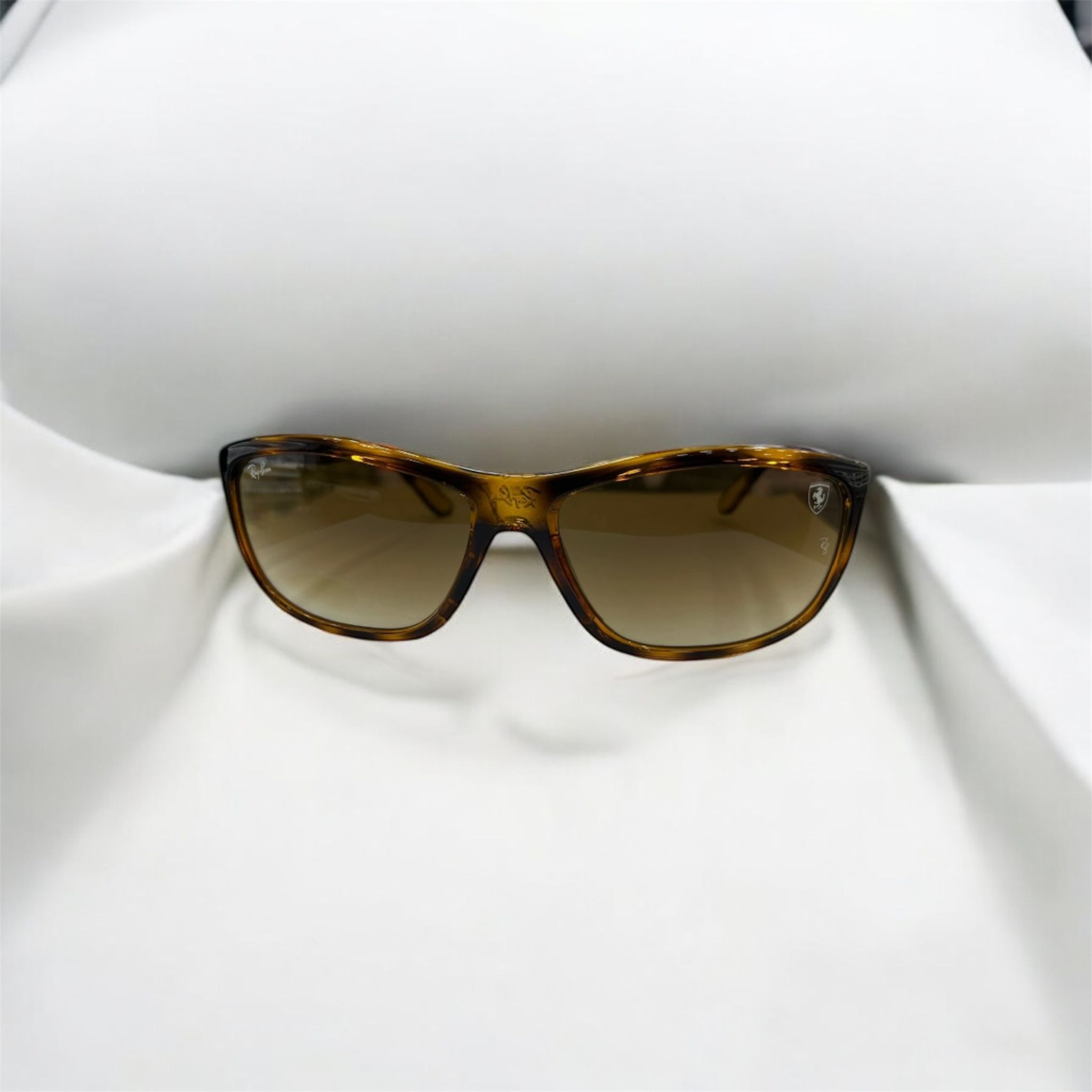 RAY-BAN KADIN GÜNEŞ GÖZLÜĞÜ