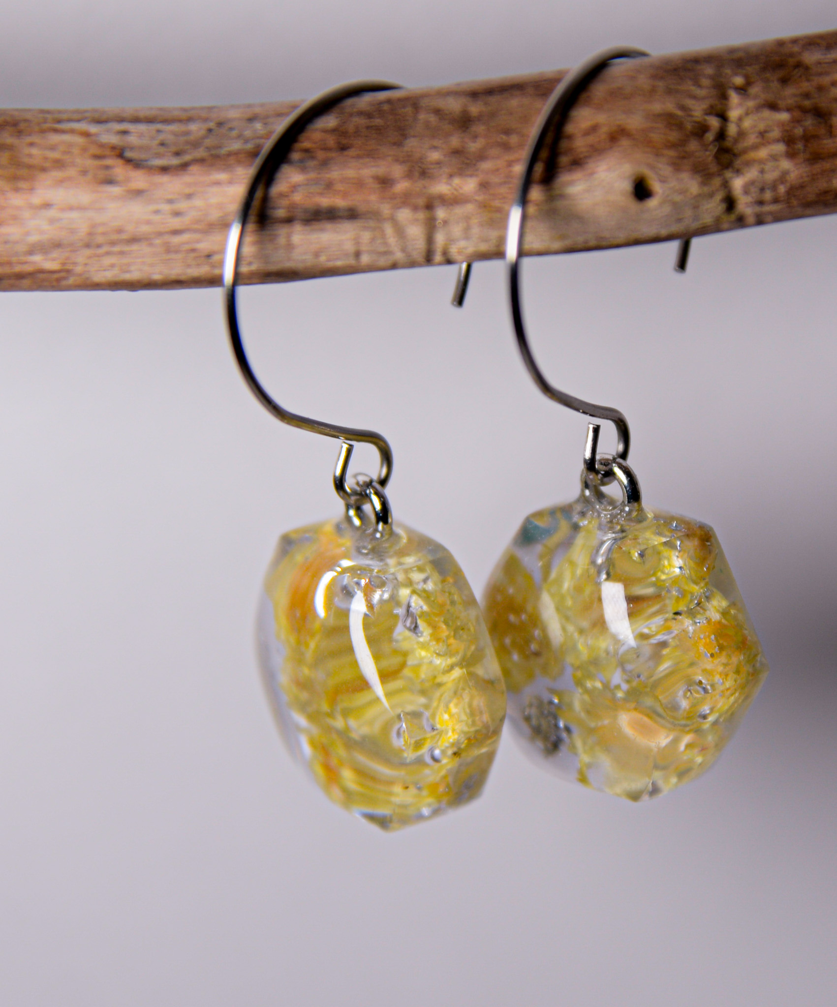 Boucles d'oreilles en résine florale