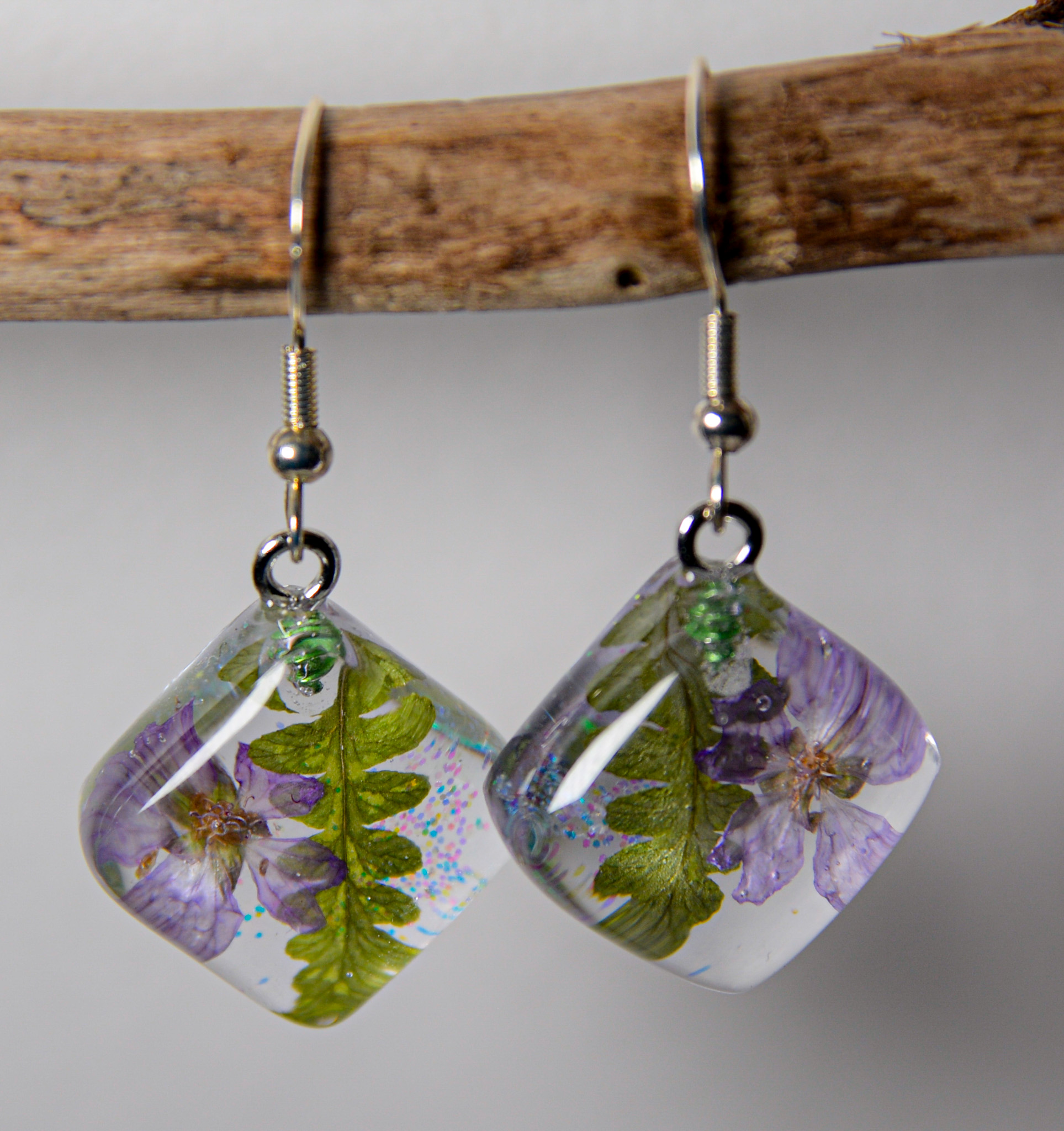 Boucles d'oreilles en résine florale