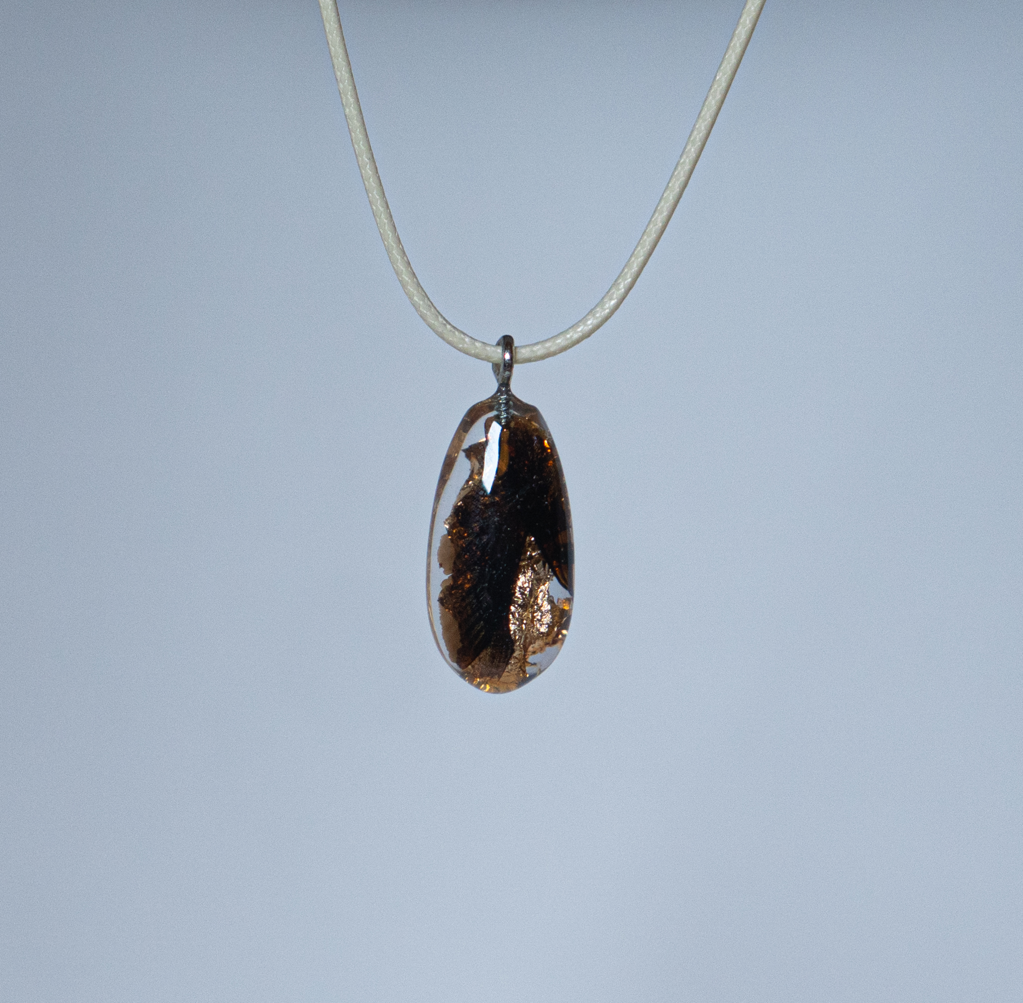 Collier en pendentif en résine