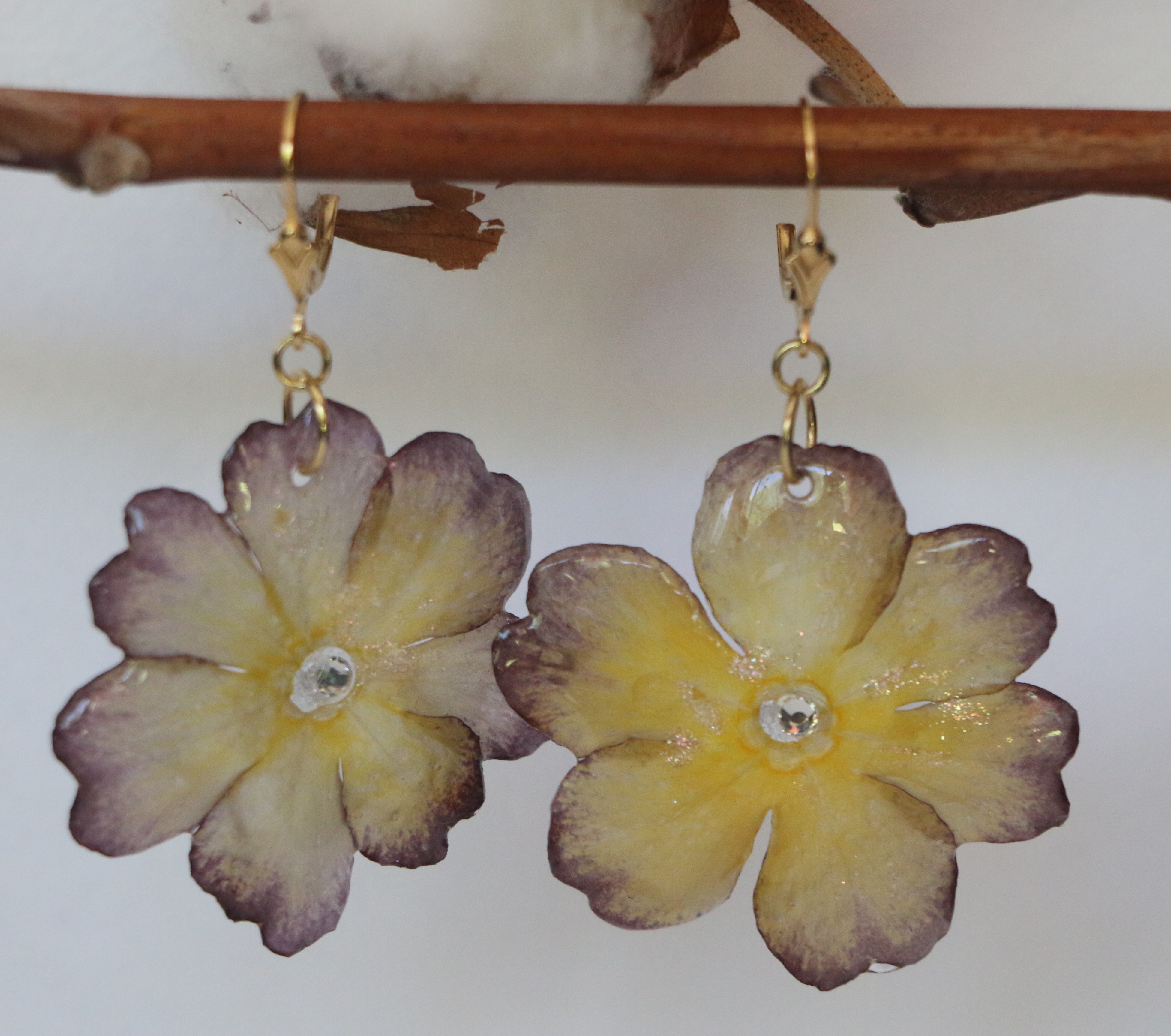 Boucles d'oreilles primevère double tonalité jaune bordeaux or 14k