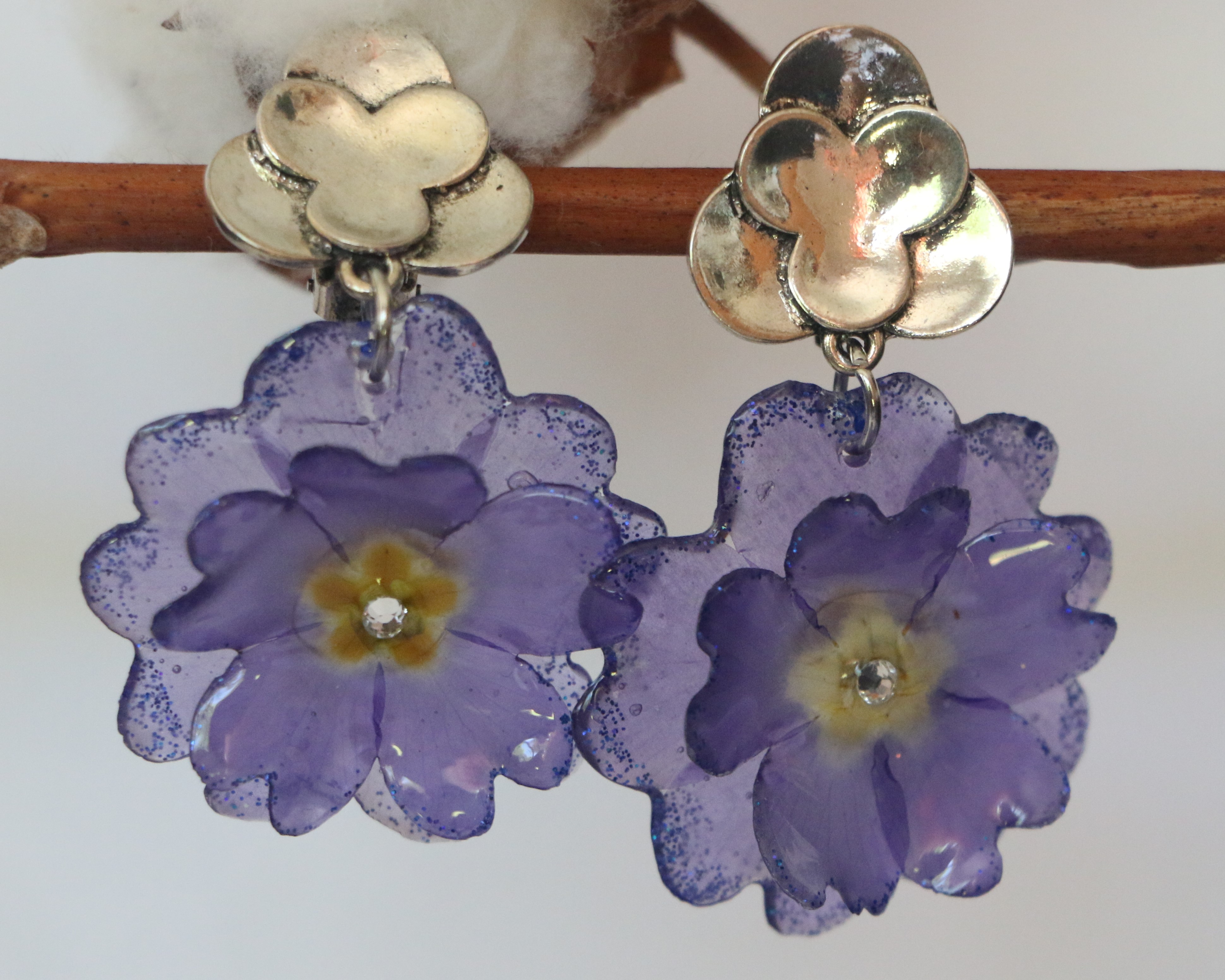 Boucles d'oreilles en Primevère doublé fermoir Zamak blanc