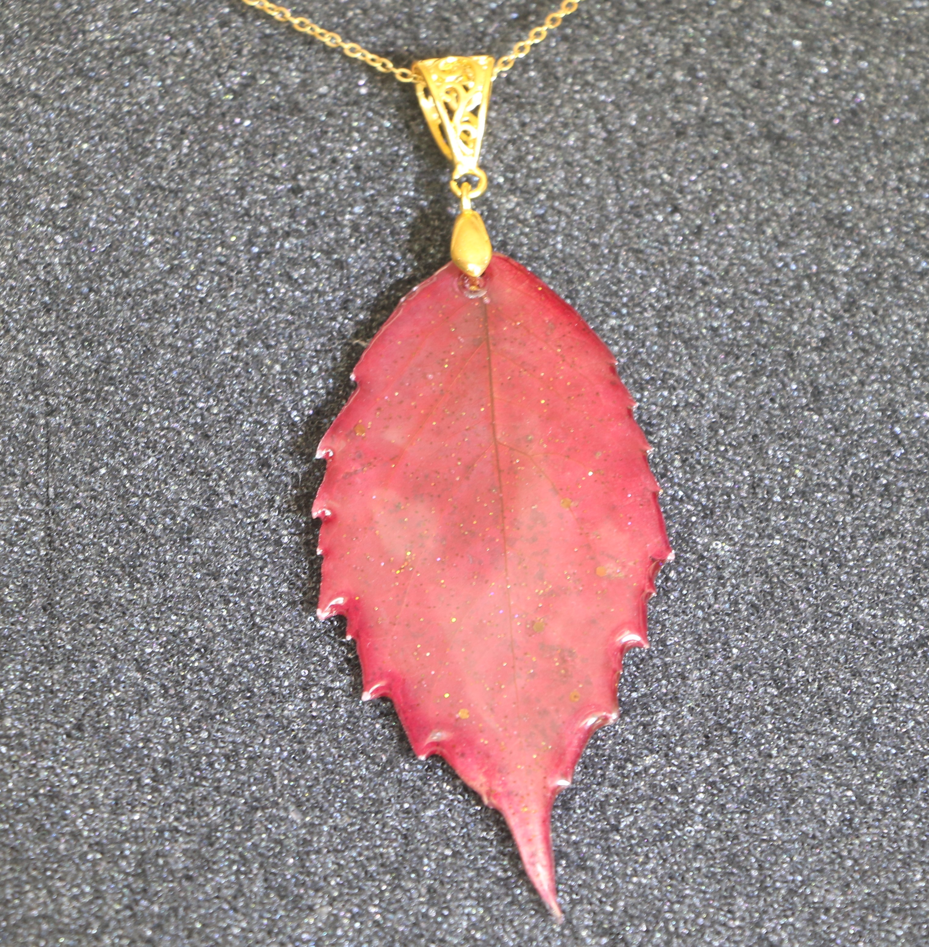 Pendentif en Vigne vierge rouge