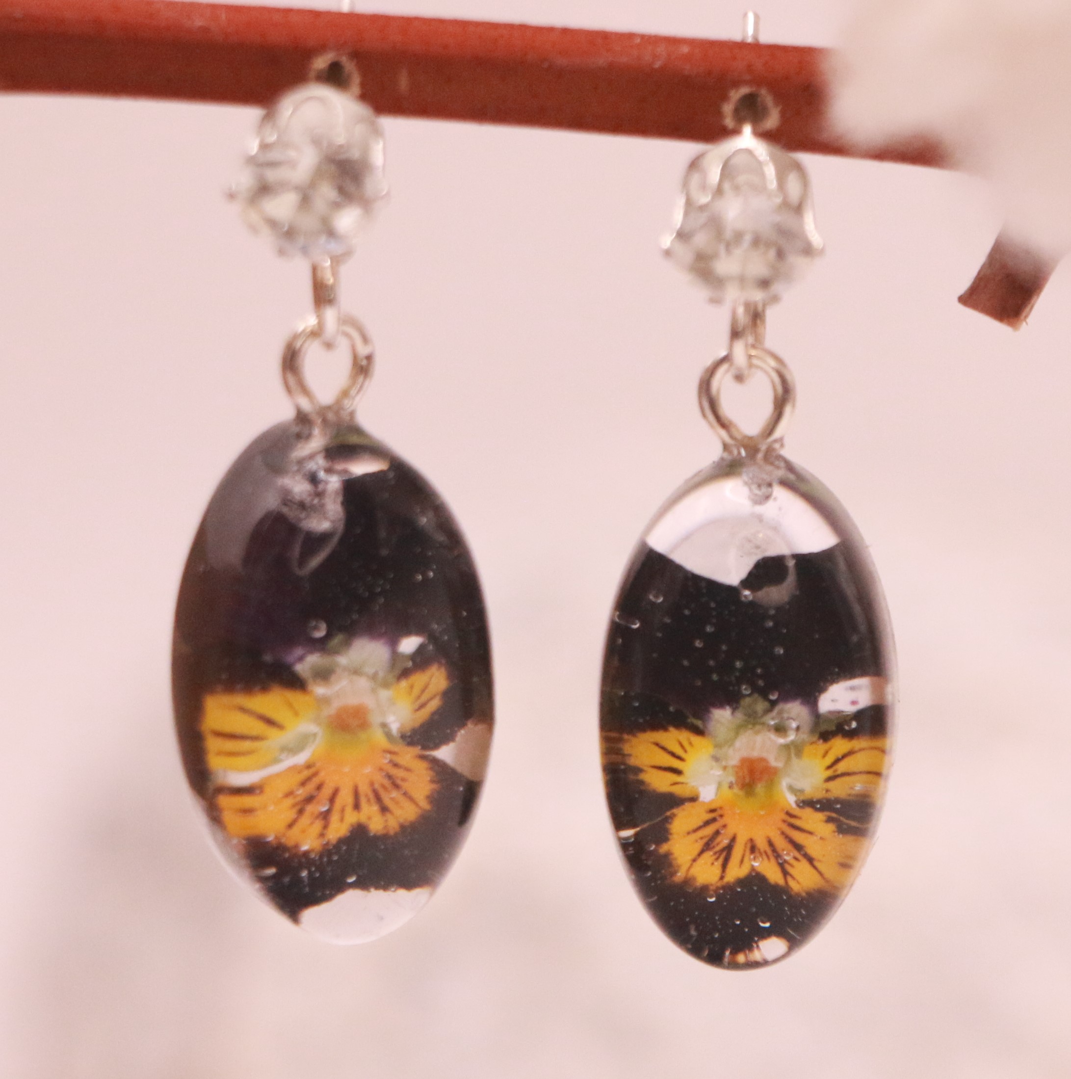 Boucles d’oreilles pensées bicolores