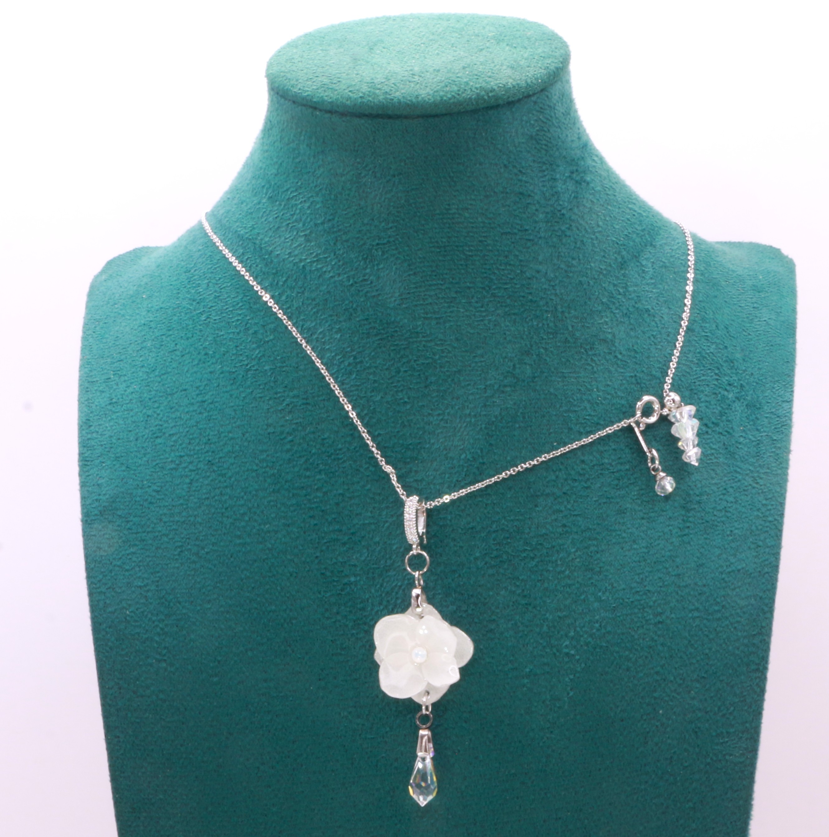 Le pendentif de la Mariée