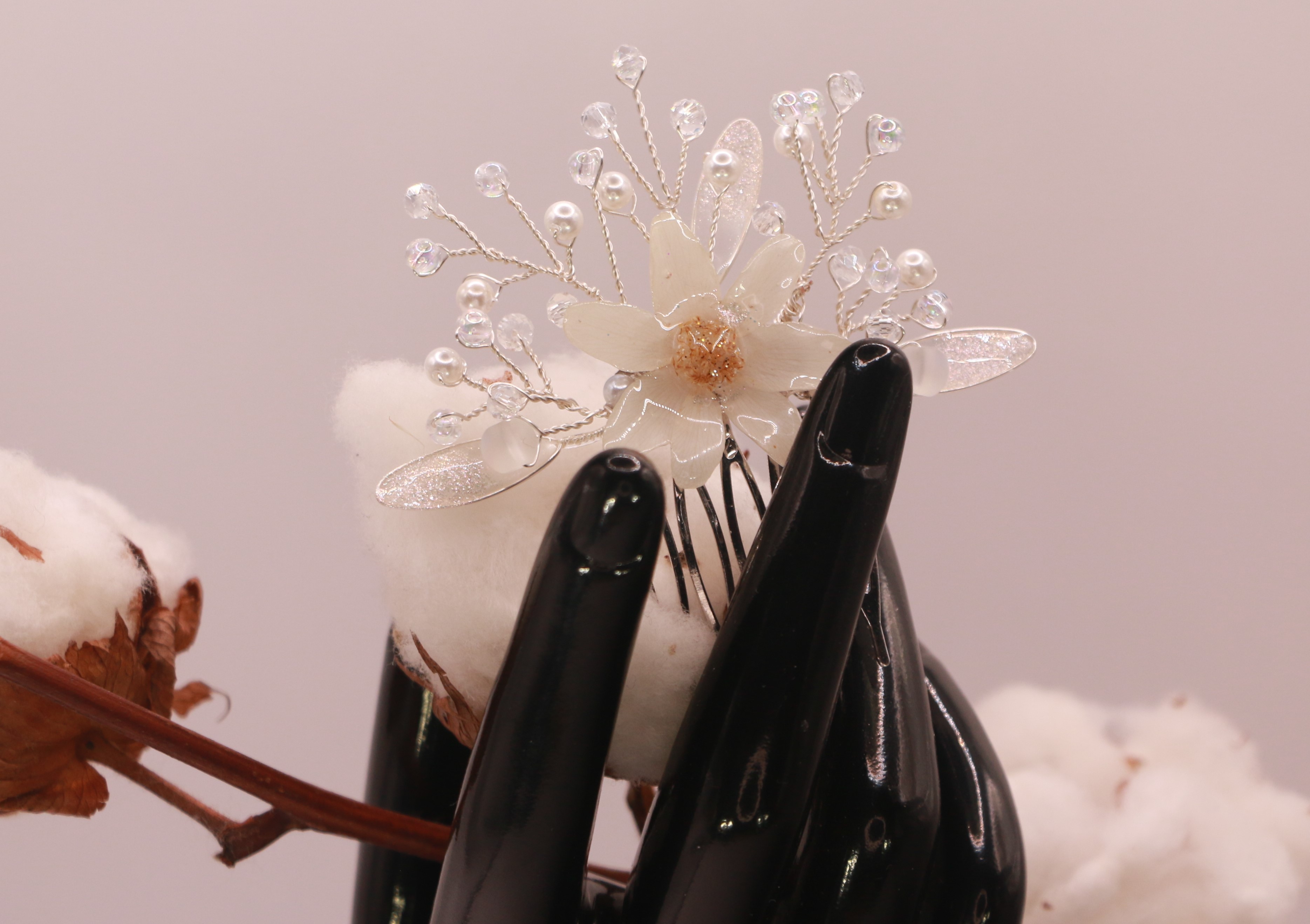 Peigne à cheveux en Anémone des Bois et perles d'eau-douce