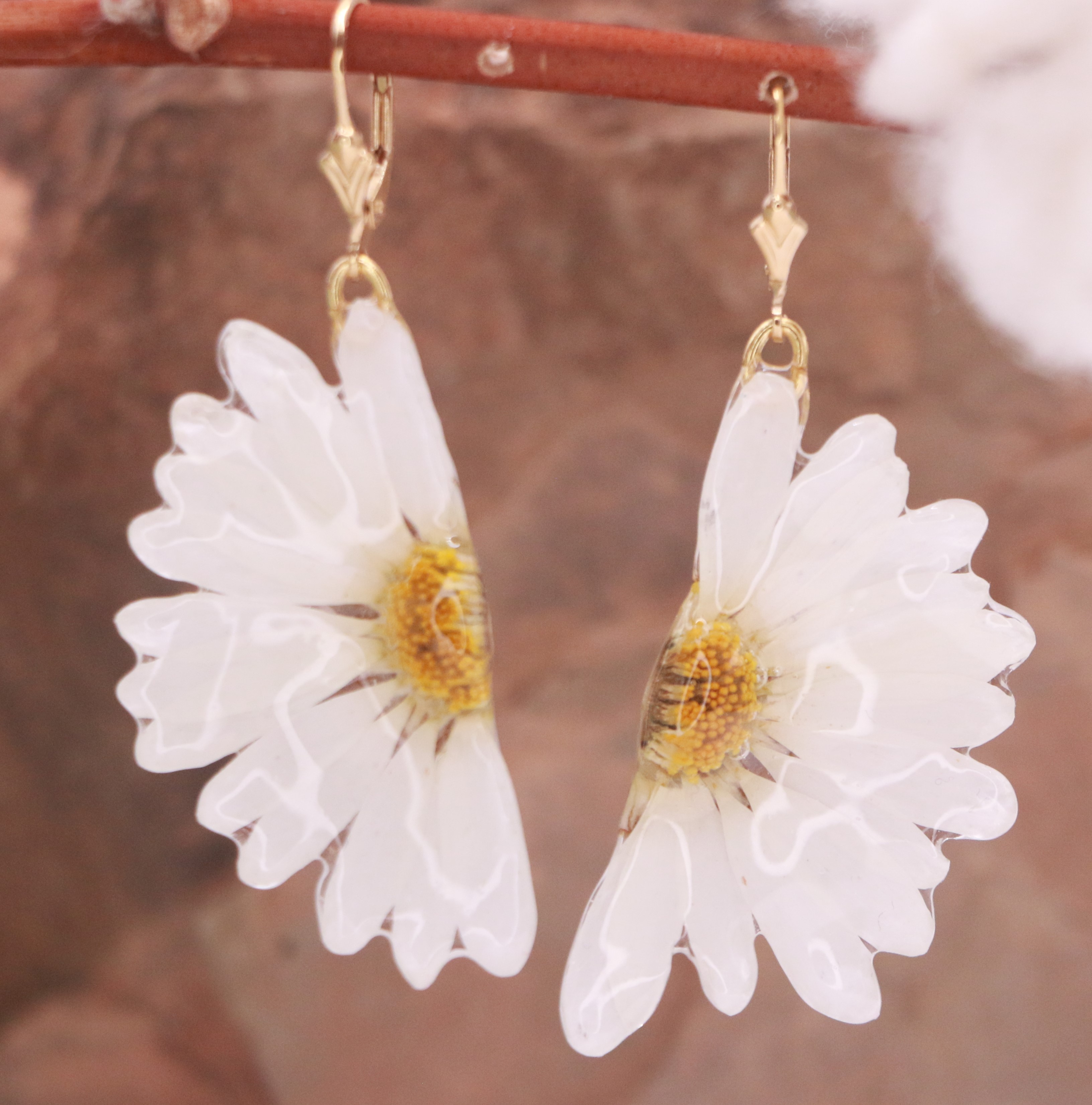 Boucles d'oreilles en Camomille sur dormeuses Or 14k