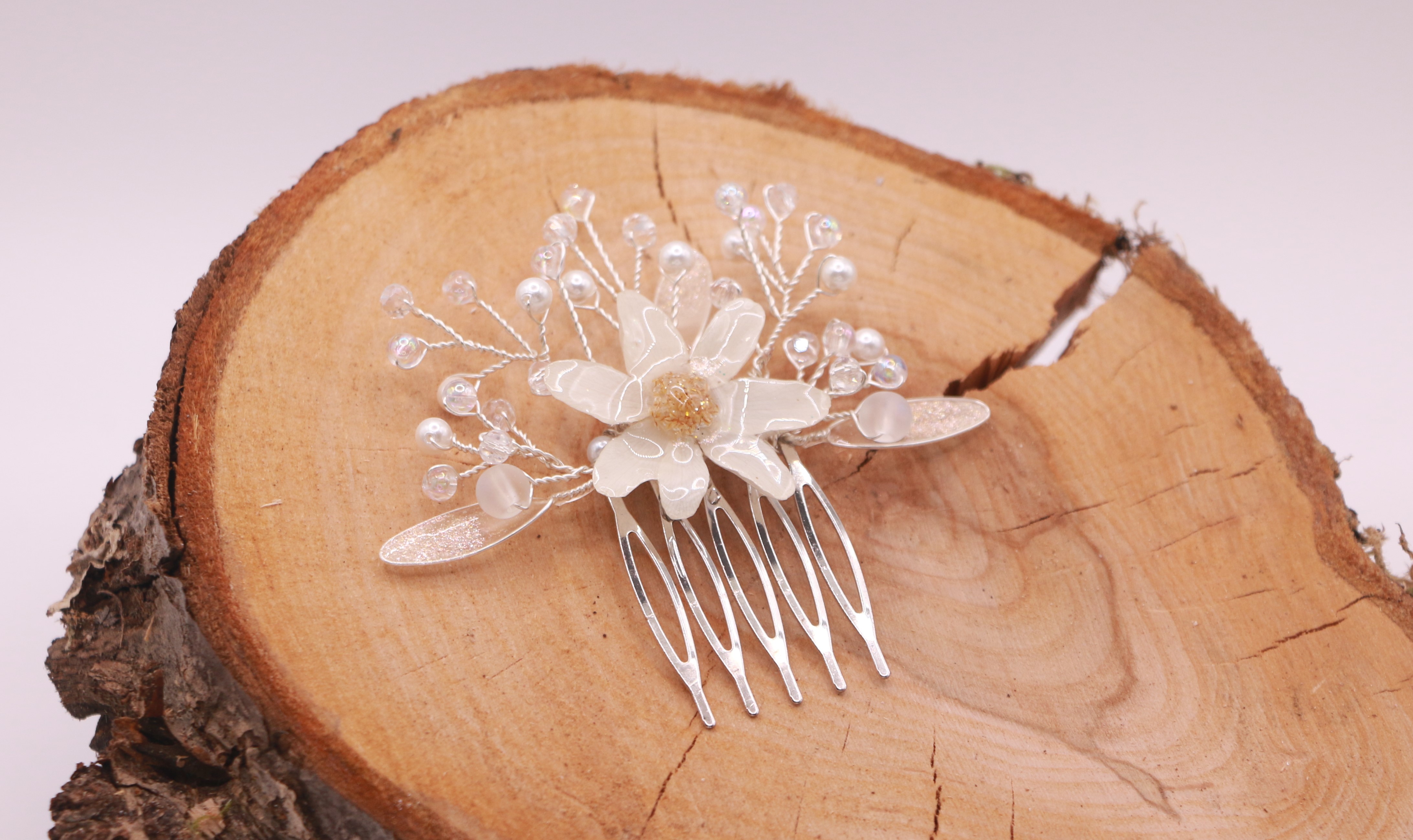 Peigne à cheveux en Anémone des Bois et perles d'eau-douce
