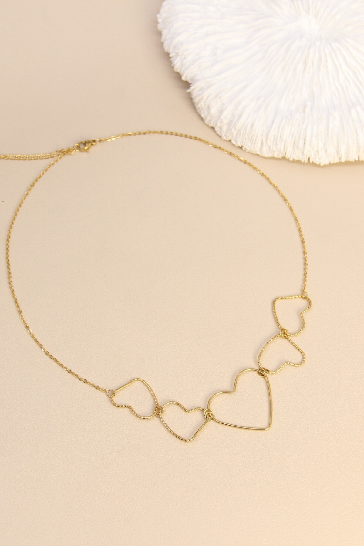 COLLIER HILONA
