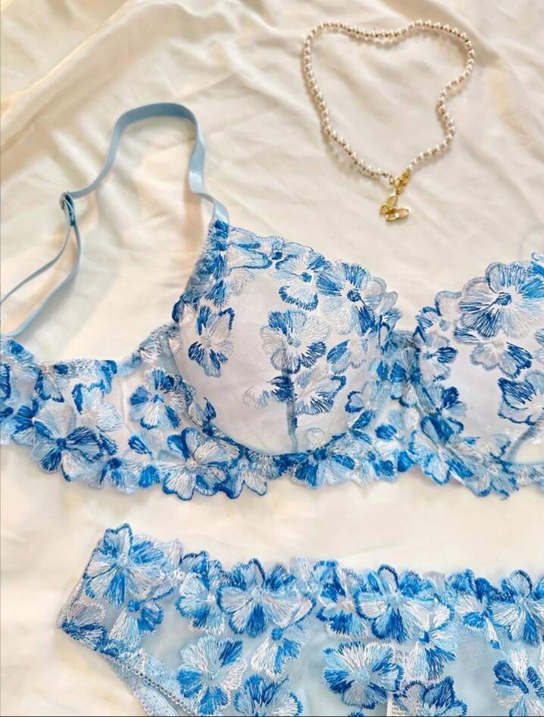 Soutien-gorge et culotte bleu