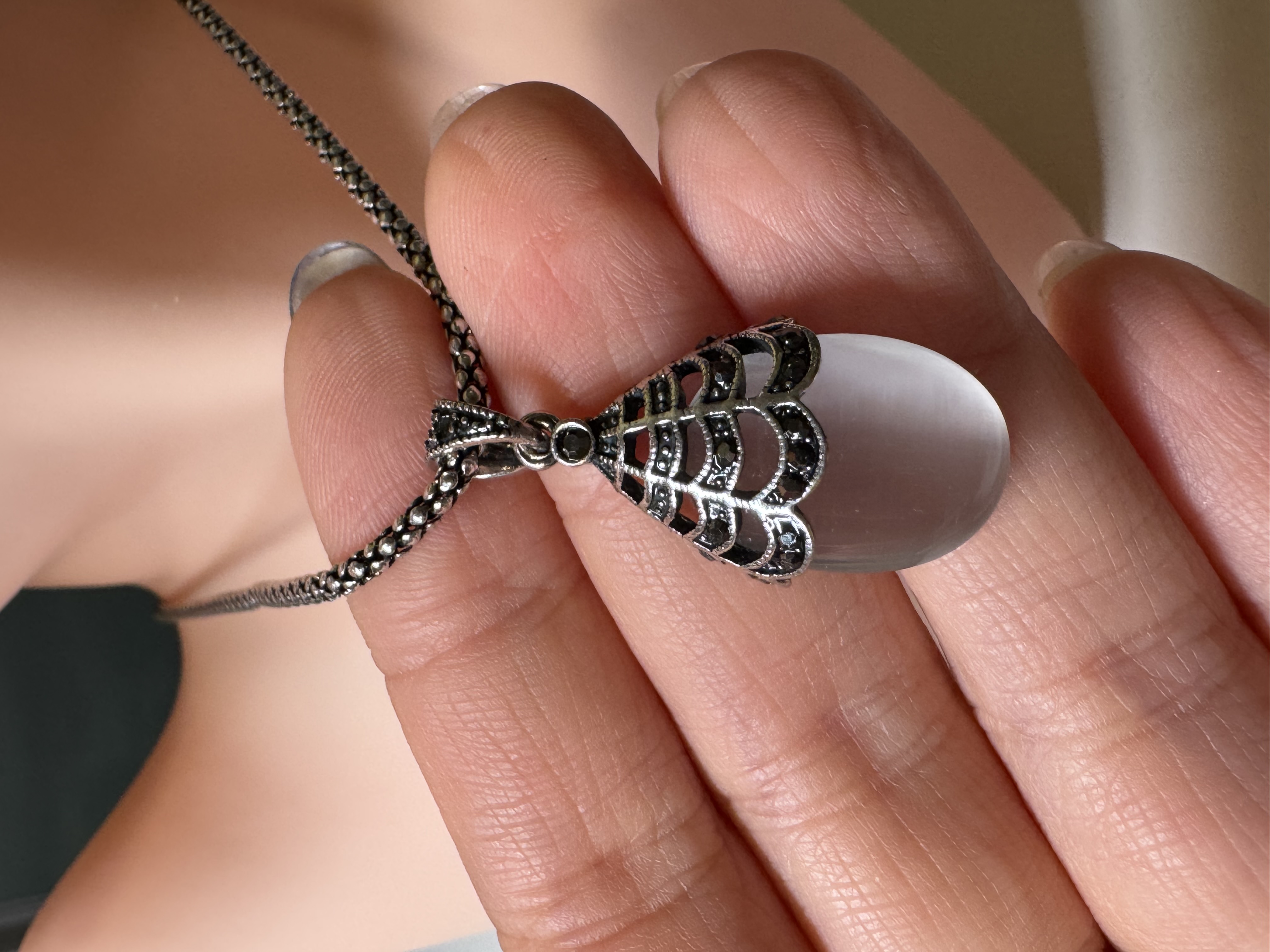 Spider drop necklace