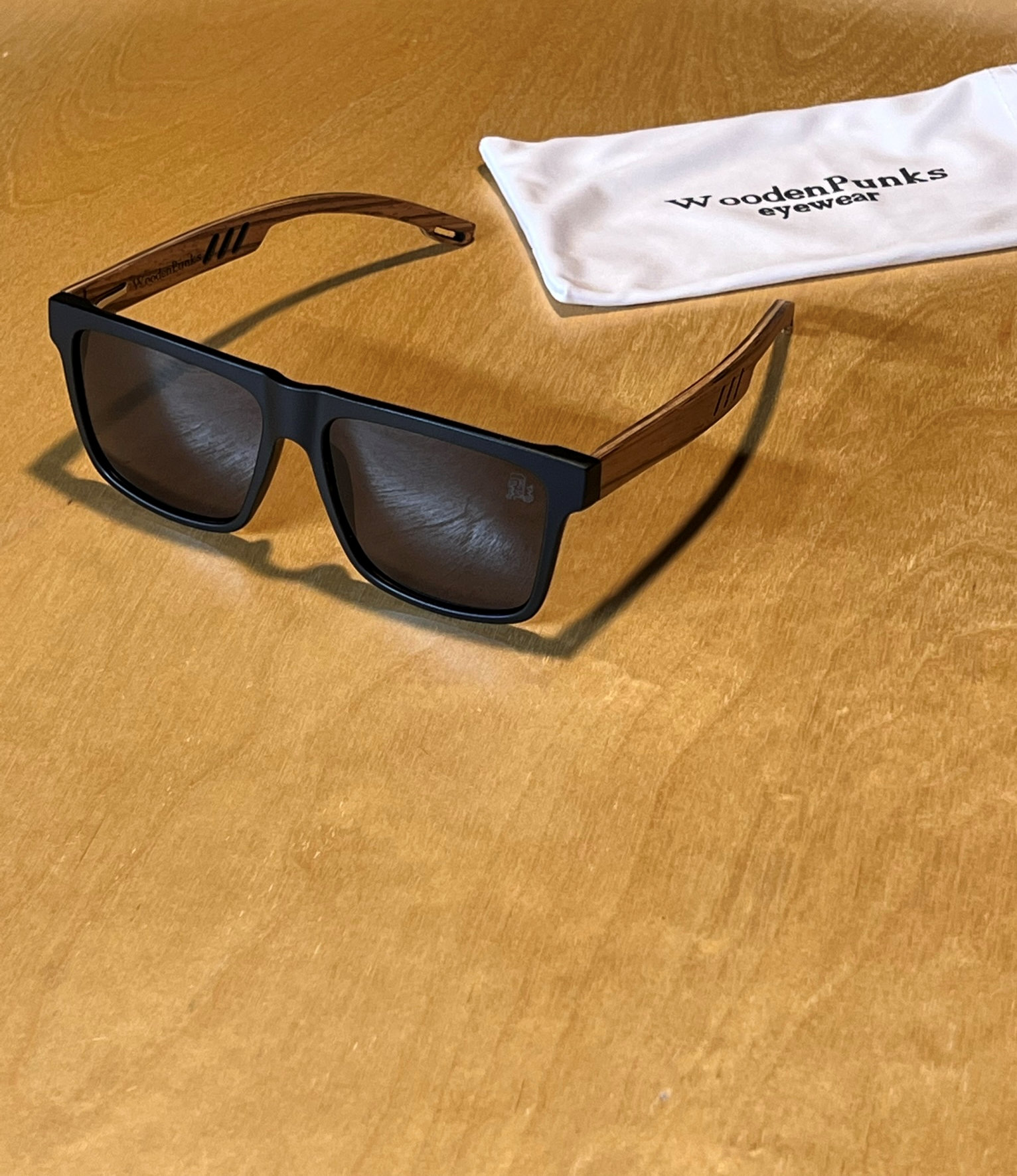 Wooden & Black Polarized Sunglasses