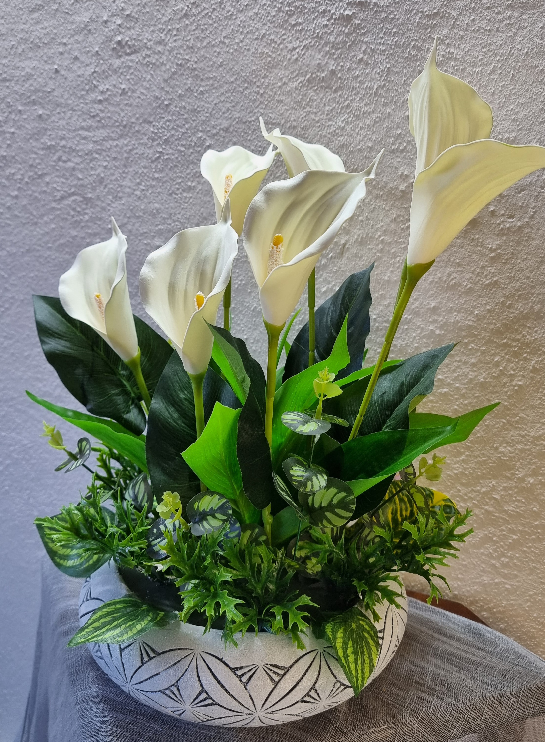 Planter with artificial calla lilies