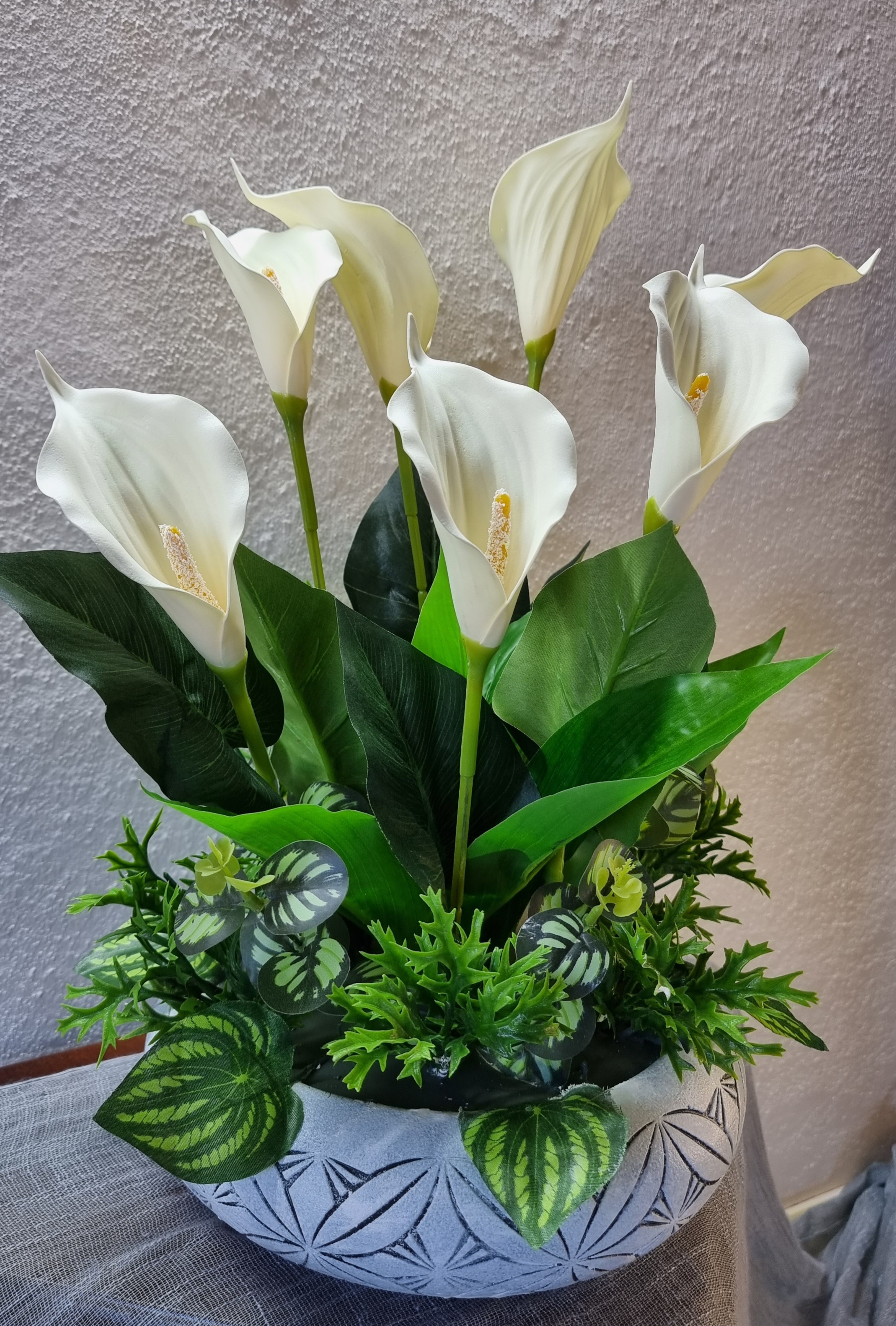 Planter with artificial calla lilies