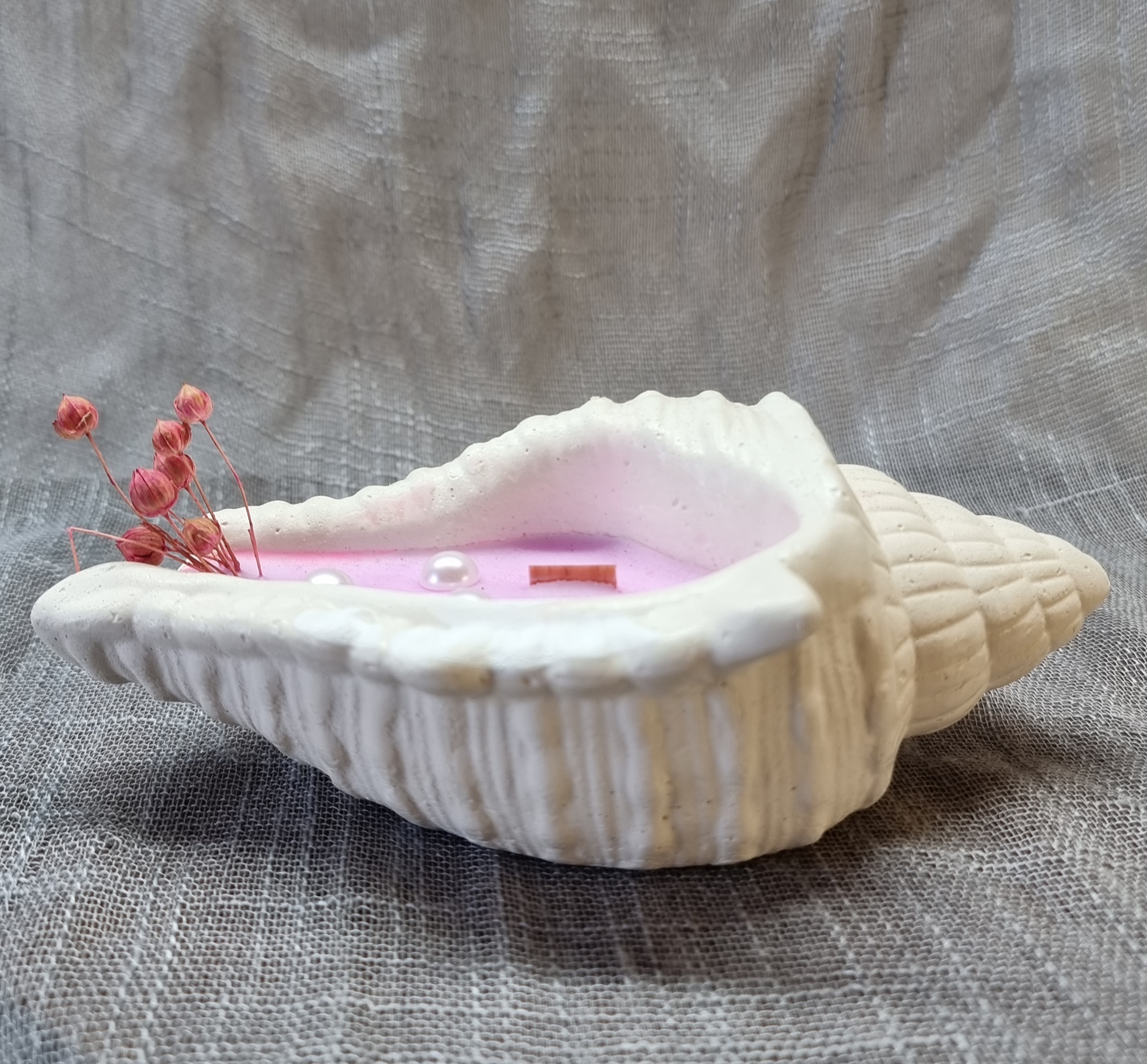 Pink wax in a big handmade seashell (fruity scent)
