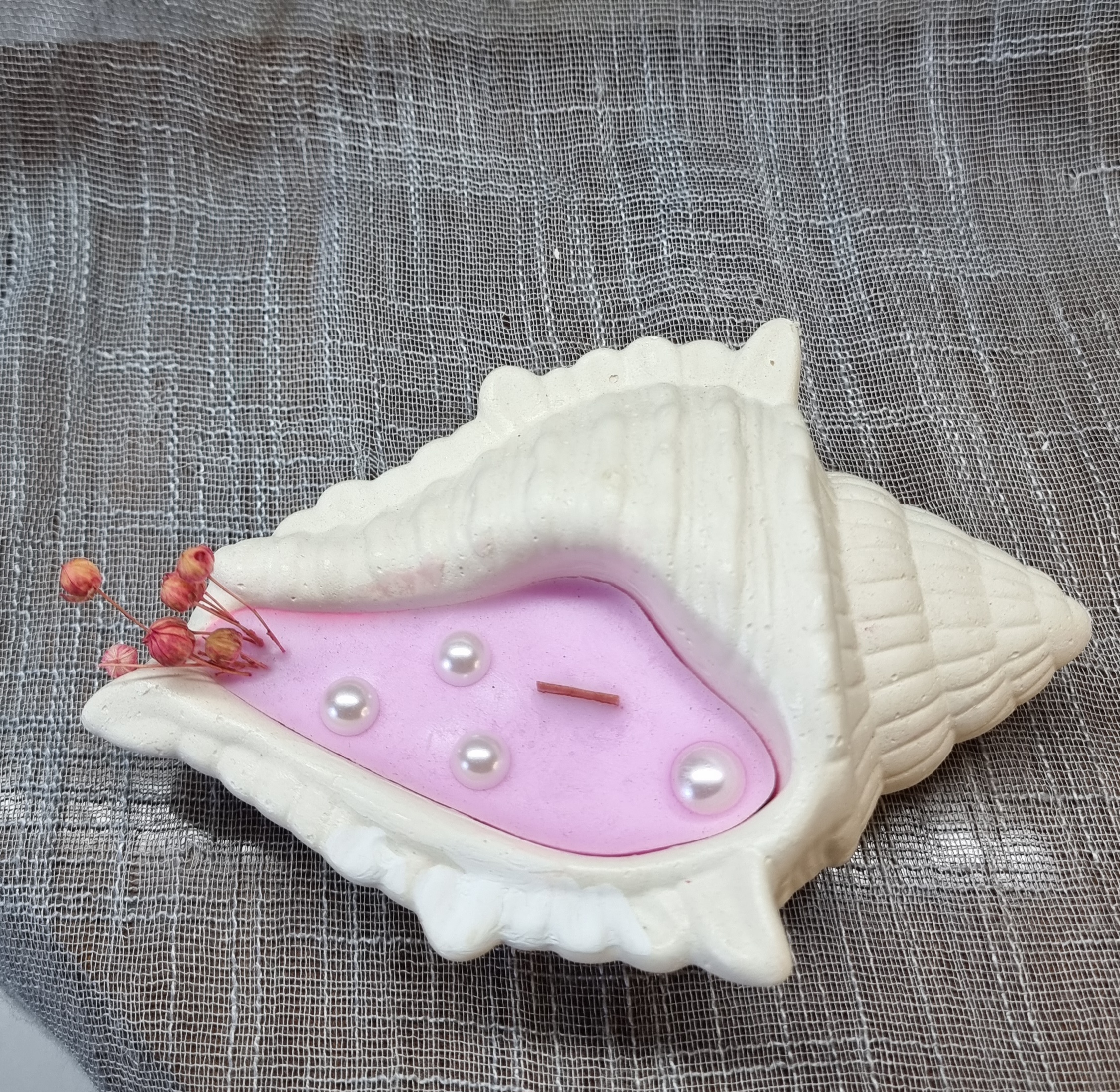 Pink wax in a big handmade seashell (fruity scent)