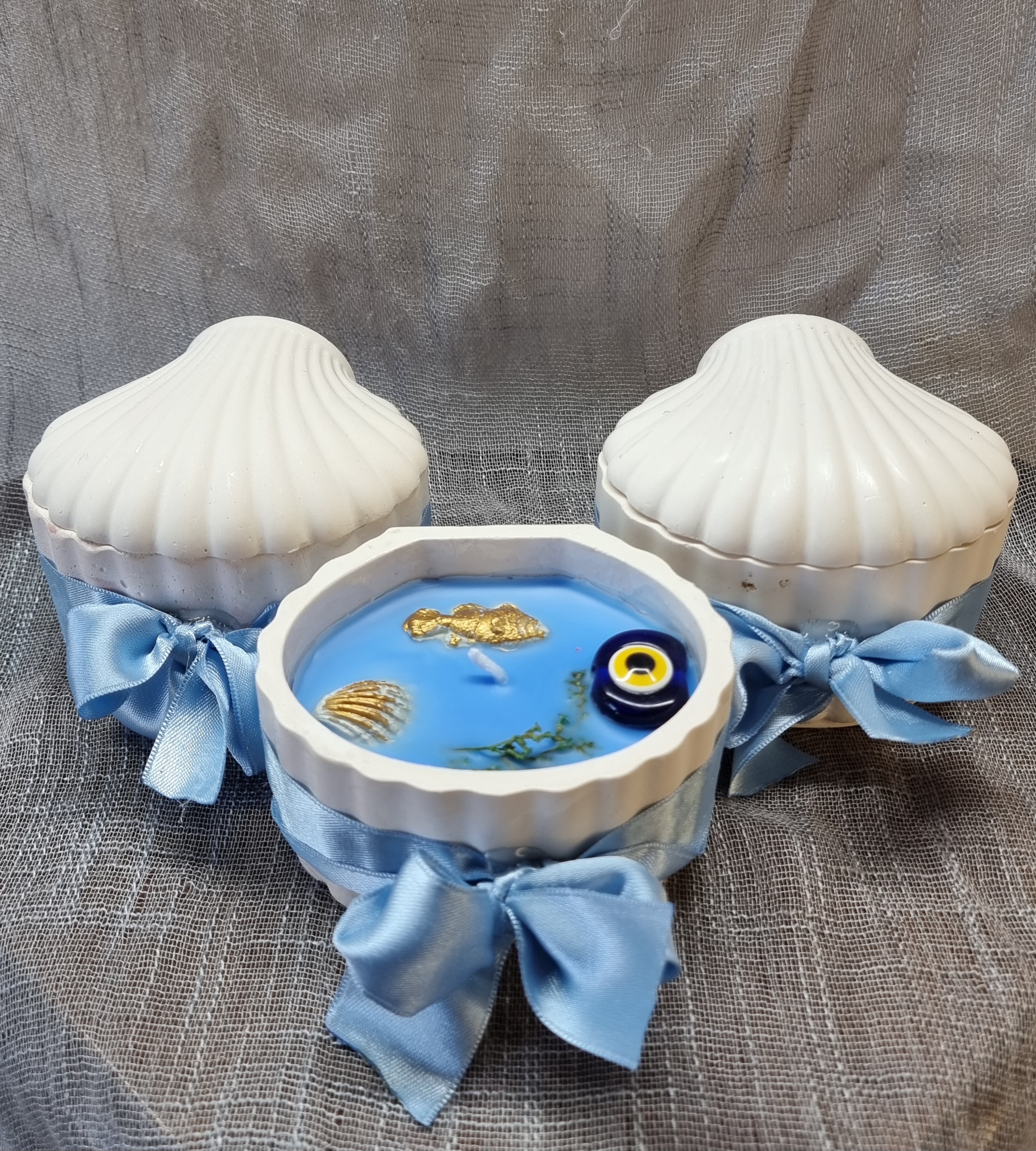 Blue wax in a handmade seashell (fresh linen scented)