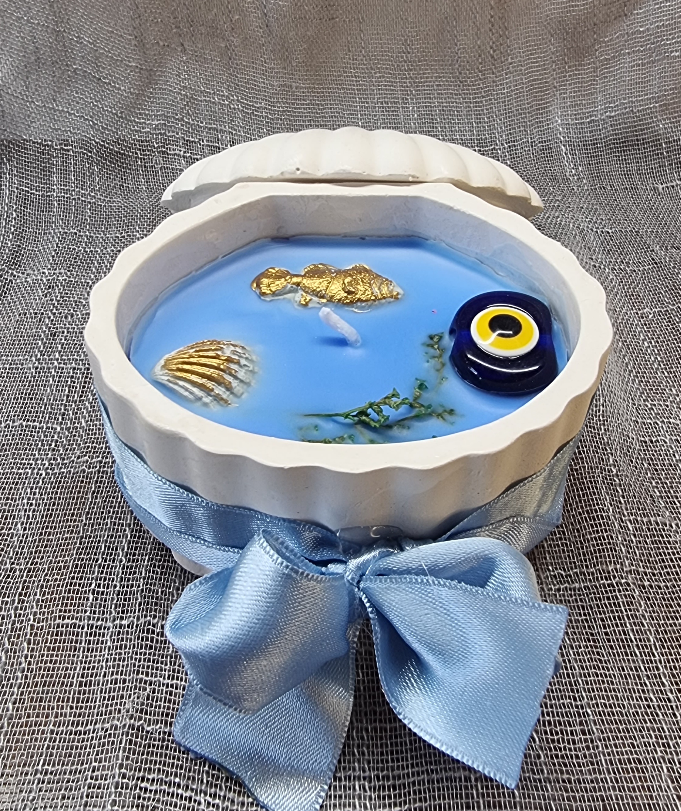 Blue wax in a handmade seashell (fresh linen scented)