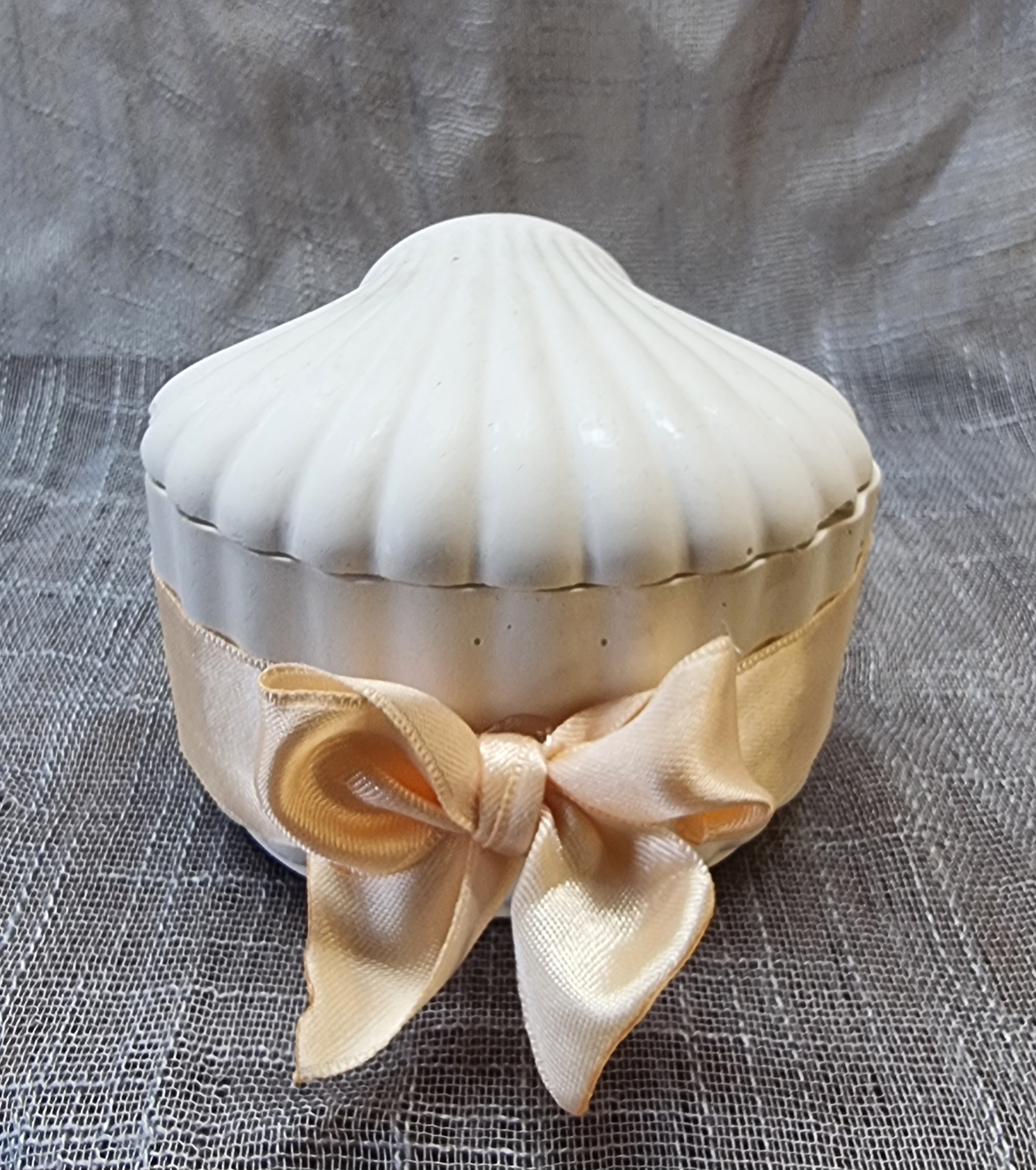 Pink wax in a handmade seashell (rose scented)