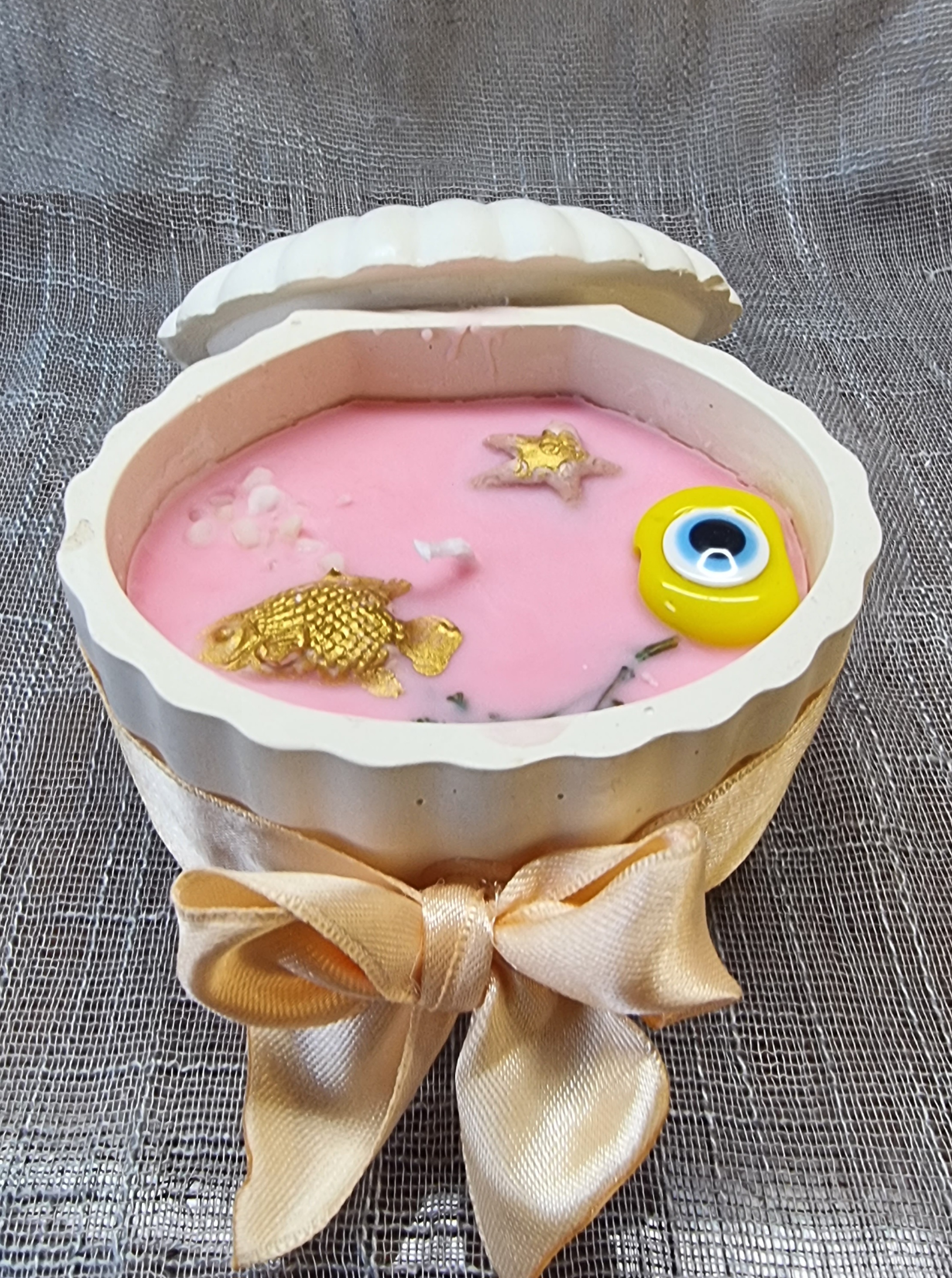 Pink wax in a handmade seashell (rose scented)