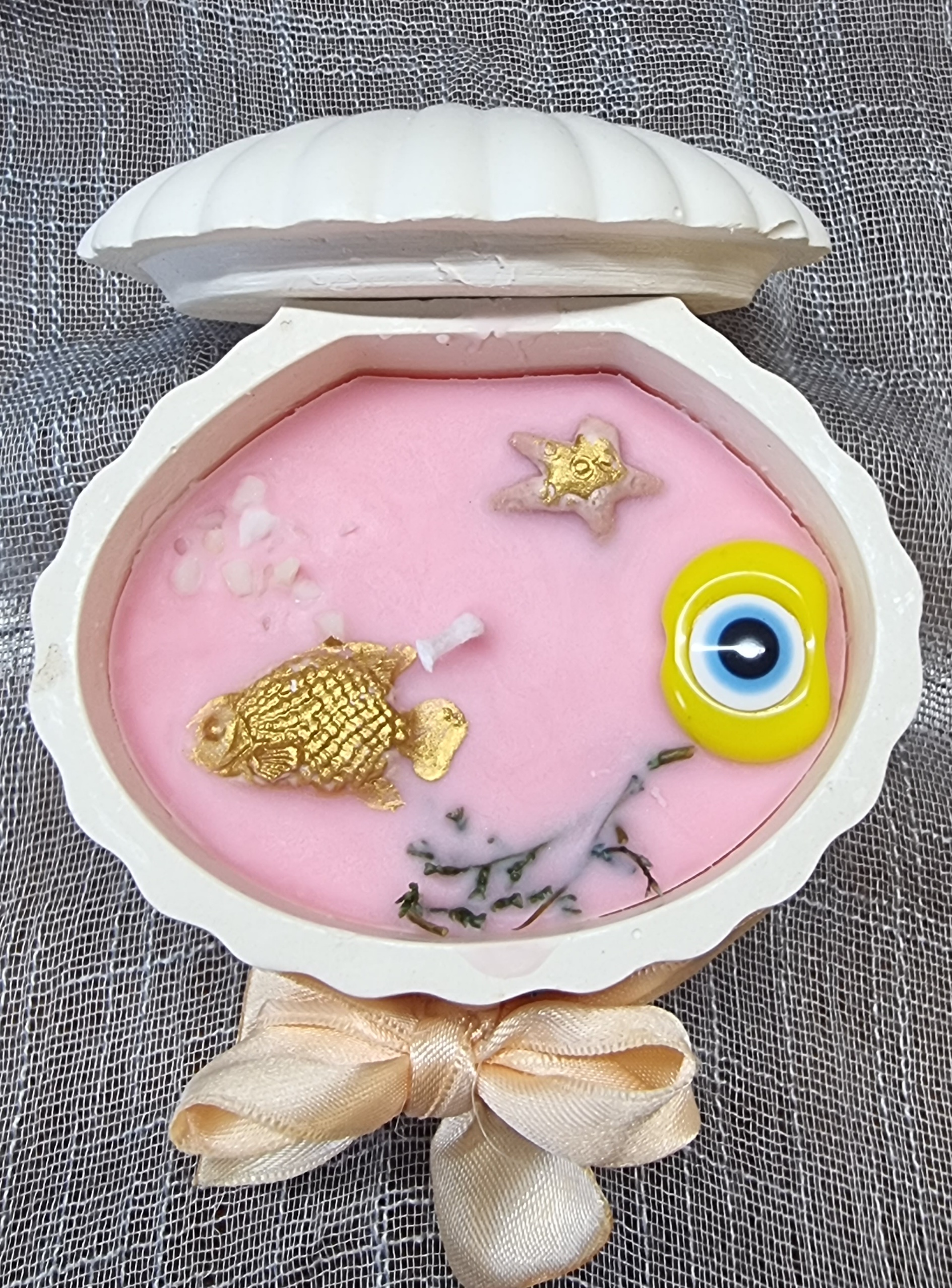 Pink wax in a handmade seashell (rose scented)