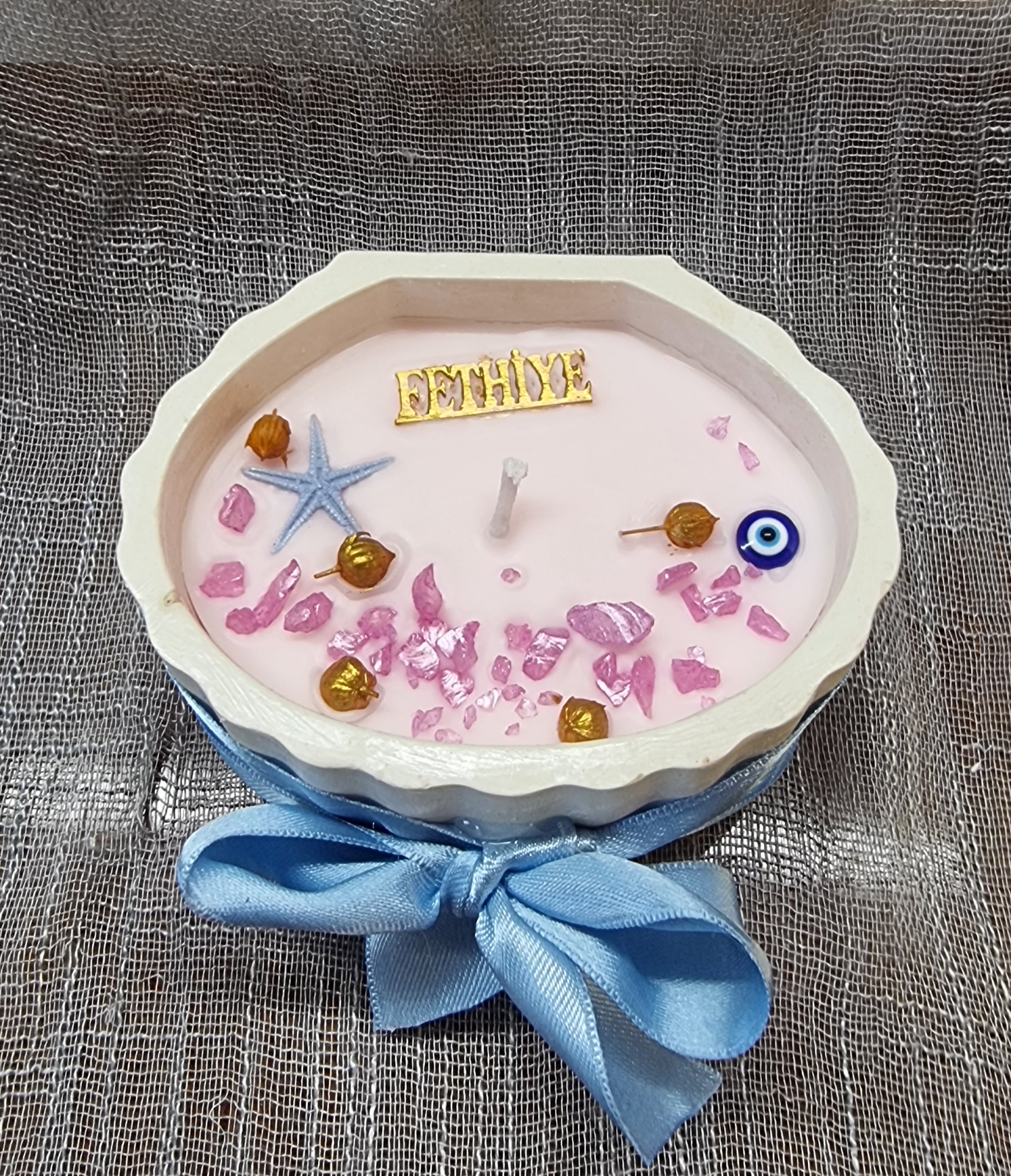 White wax in a handmade seashell (vanilla scented)