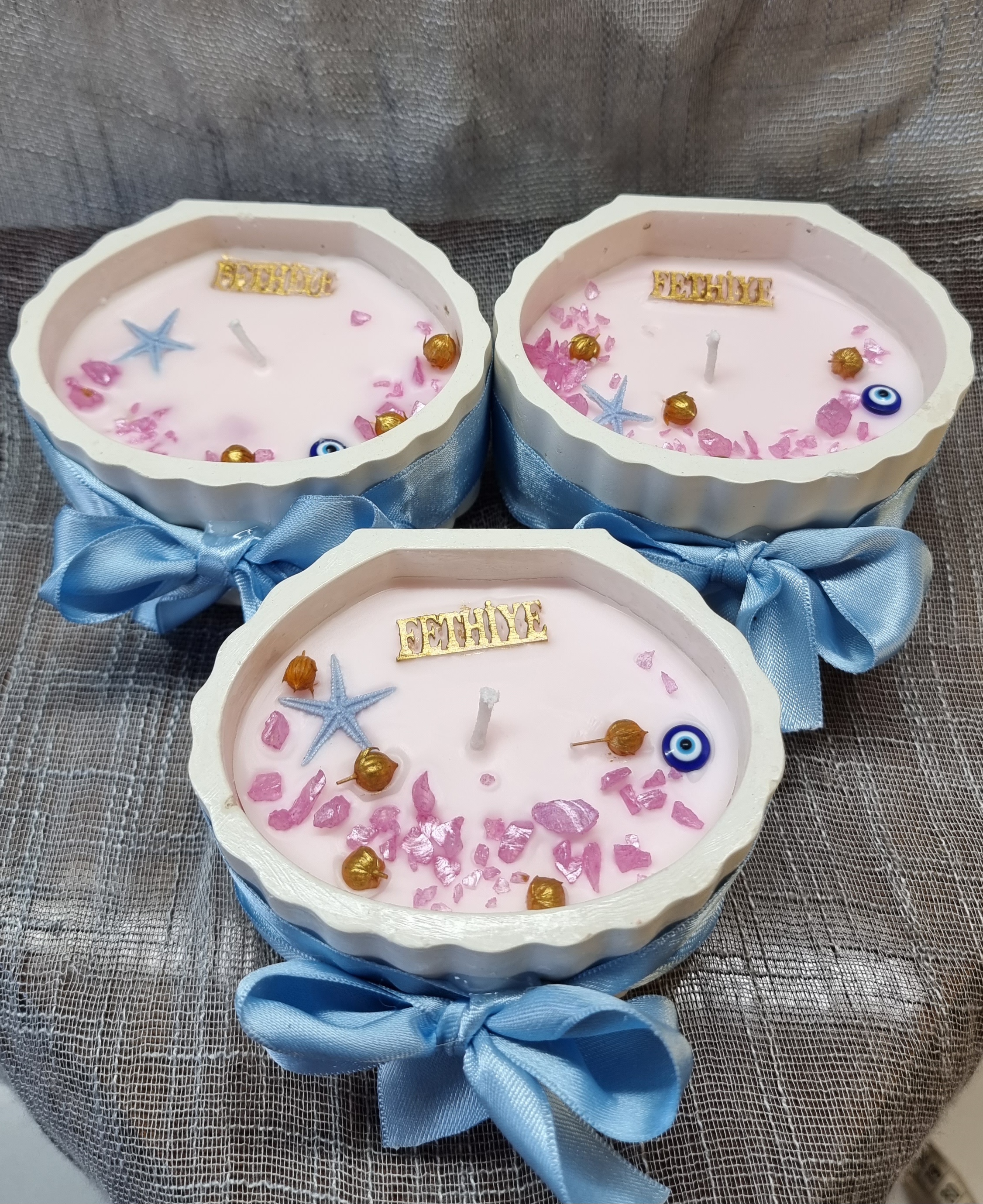 White wax in a handmade seashell (vanilla scented)