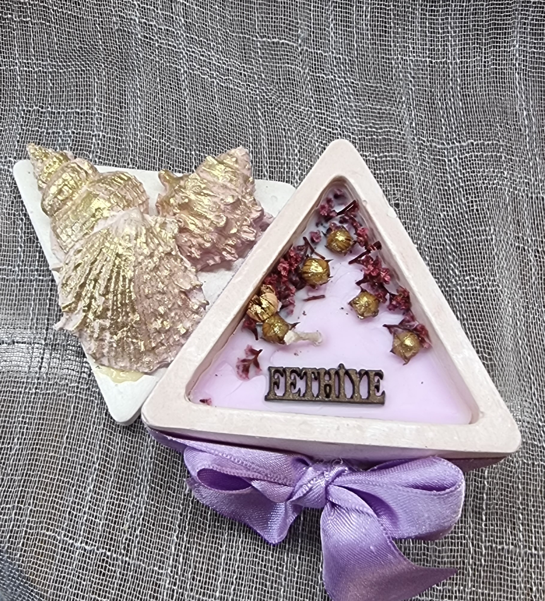 Pink wax in a triangular container (strawberry scented)