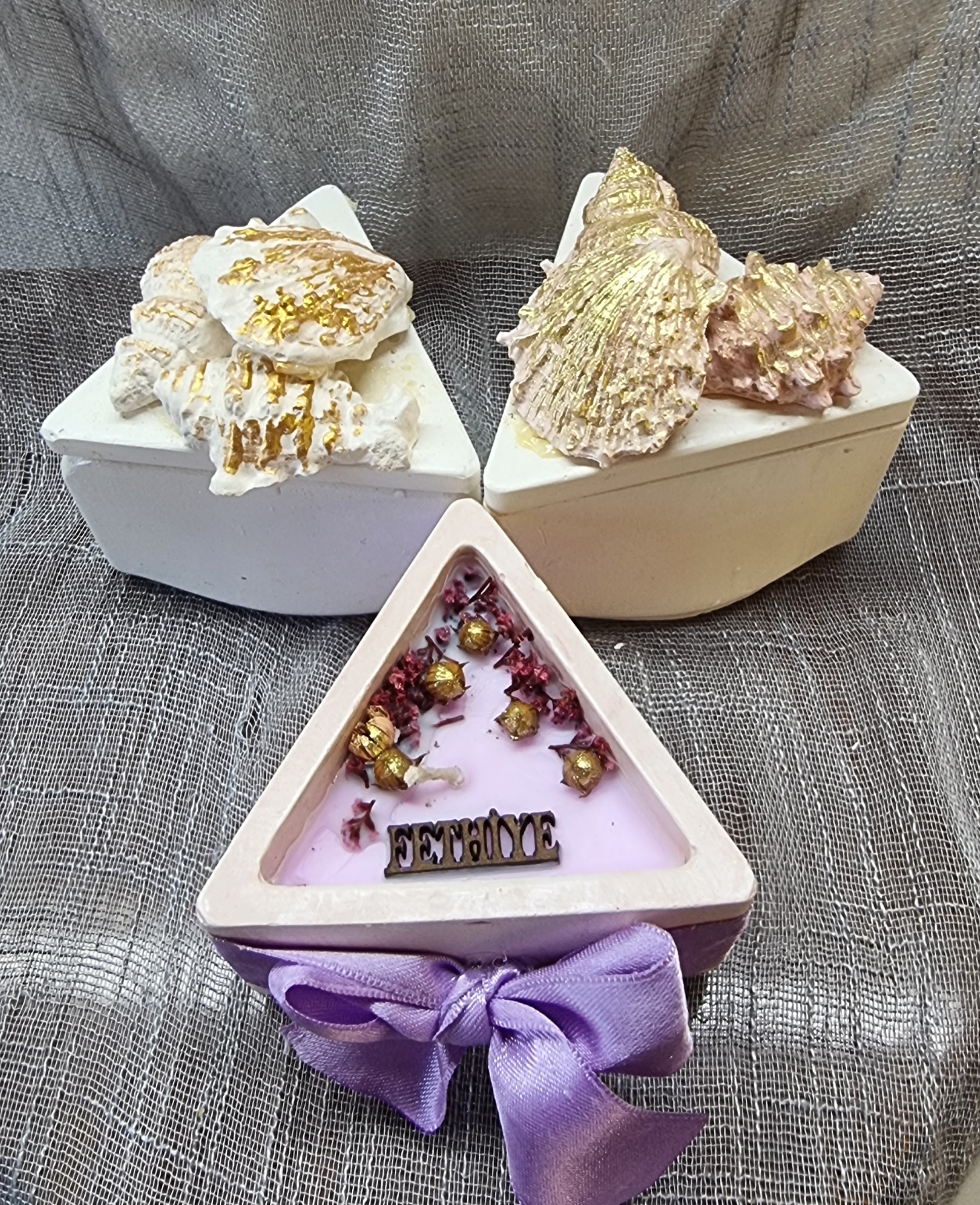 Pink wax in a triangular container (strawberry scented)