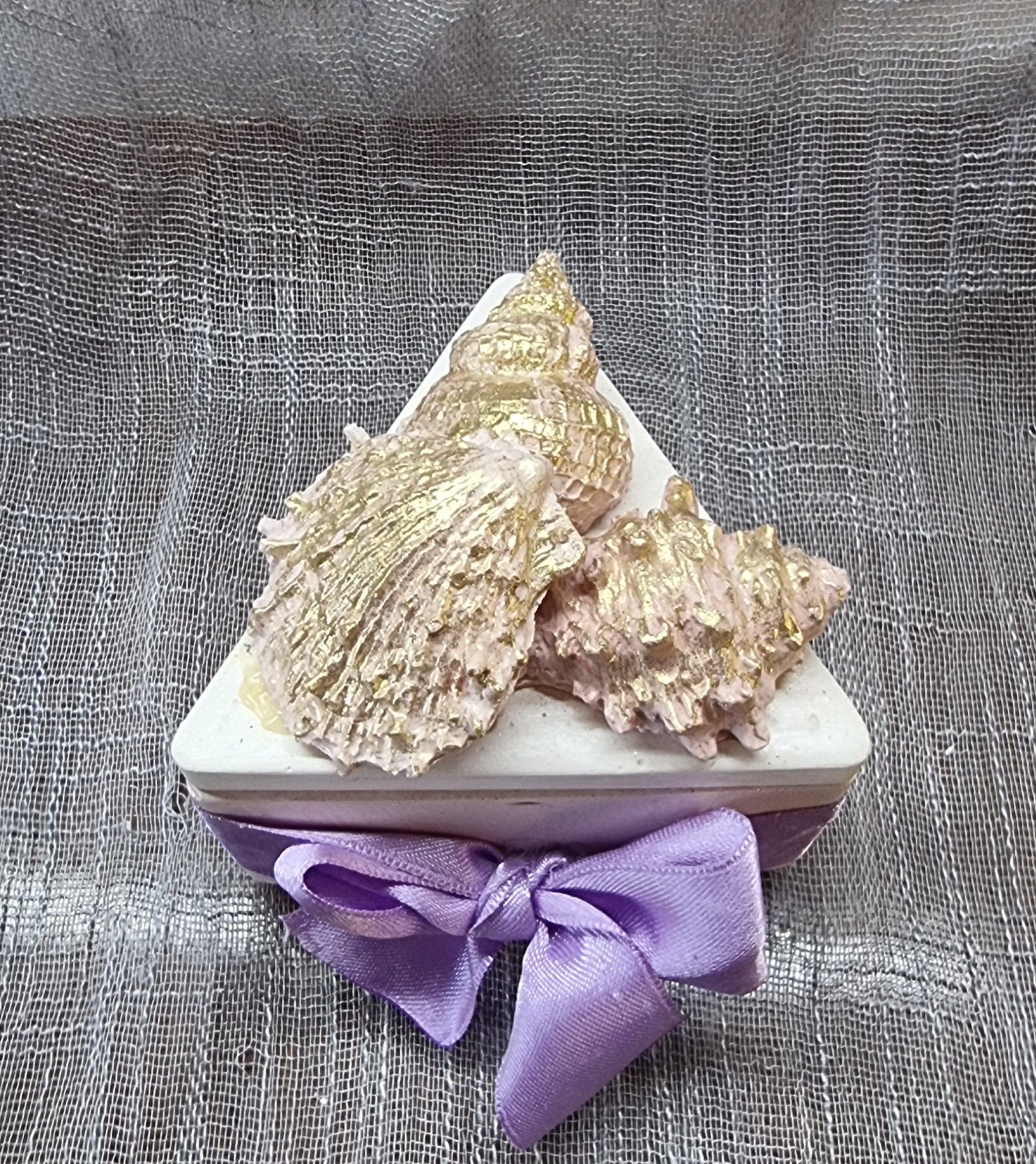 Pink wax in a triangular container (strawberry scented)