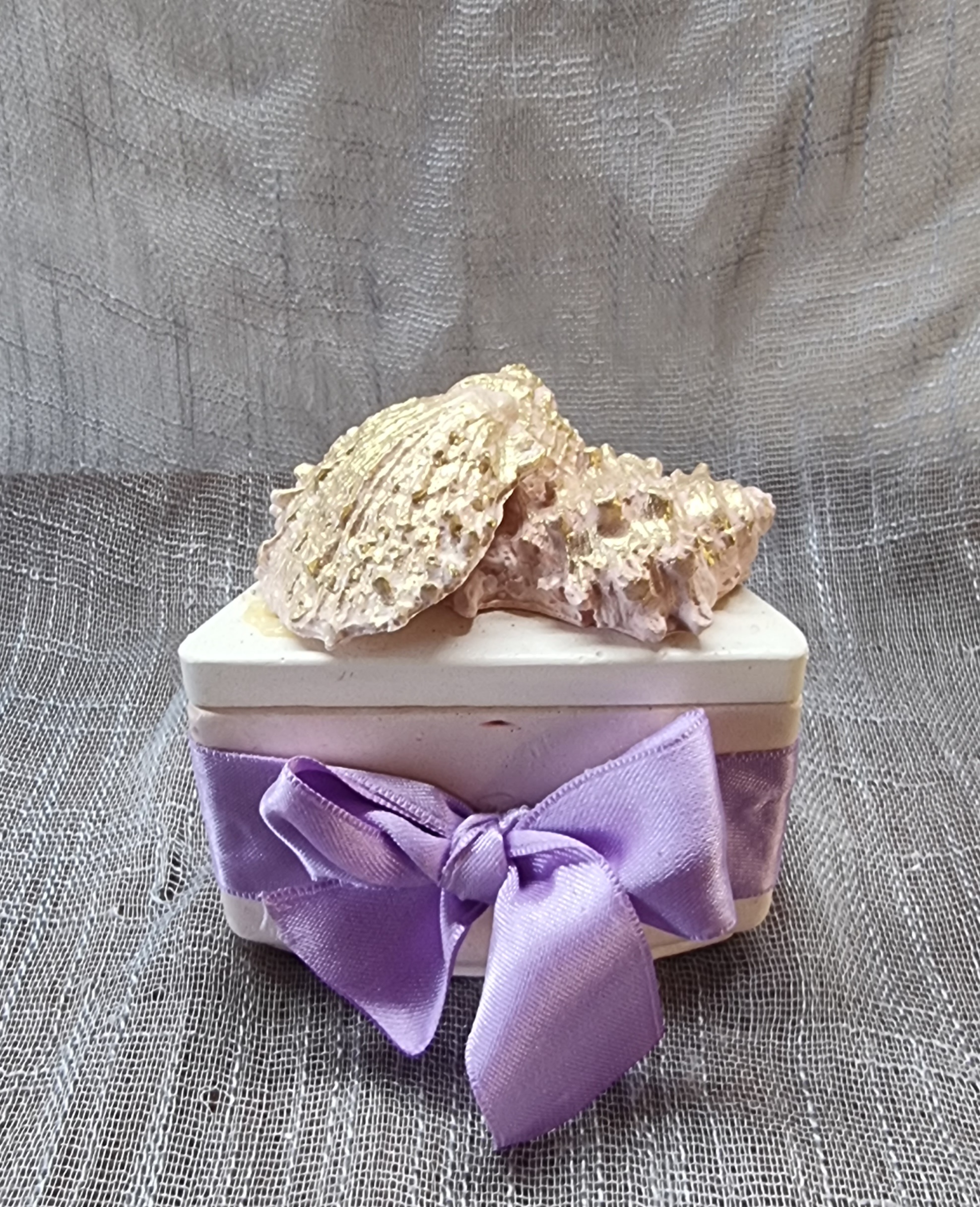 Pink wax in a triangular container (strawberry scented)